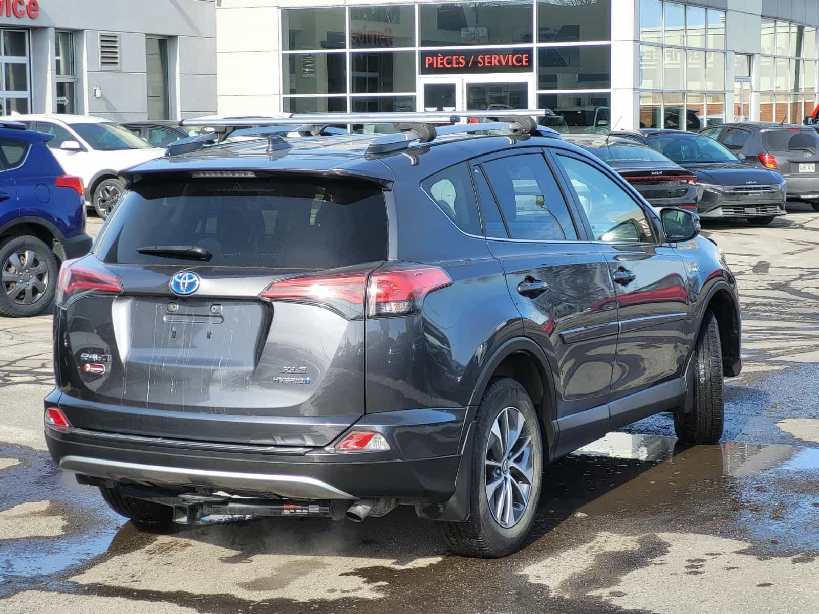 2018 Toyota Rav4 XLE Hybrid - Image 3