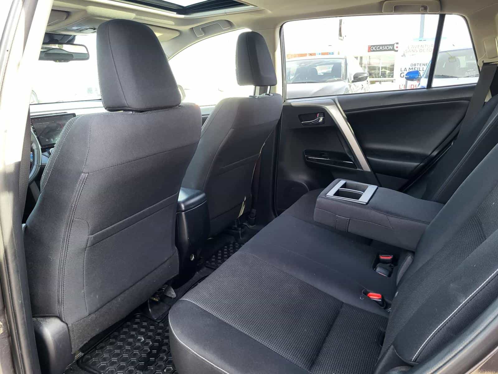 2018 Toyota Rav4 XLE Hybrid - Image 20