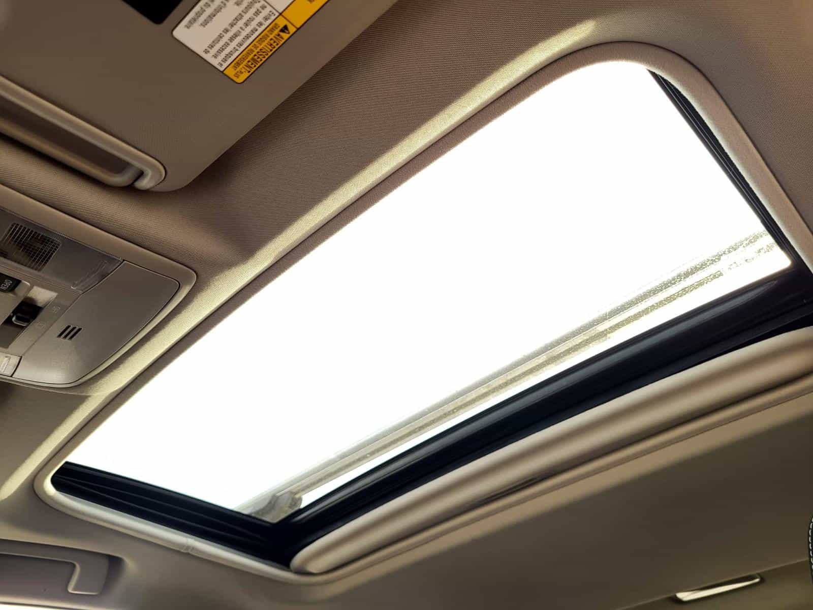 2018 Toyota Rav4 XLE Hybrid - Image 23