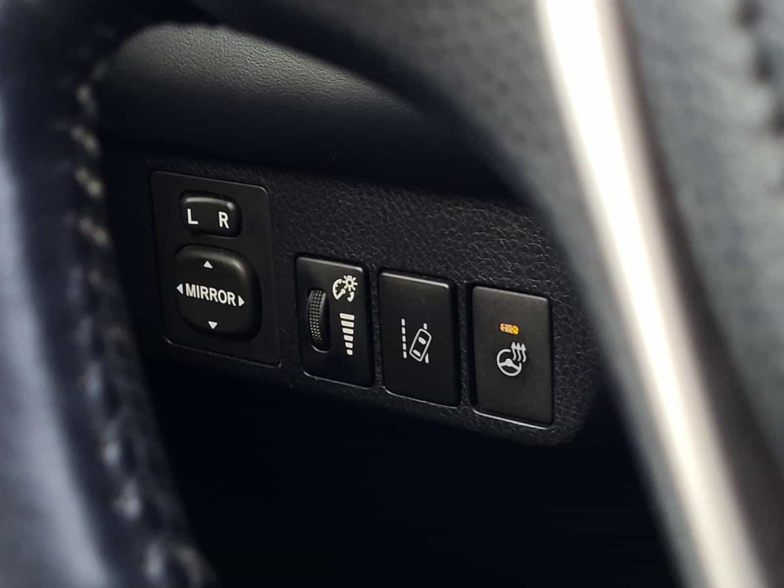 2018 Toyota Rav4 XLE Hybrid - Image 15