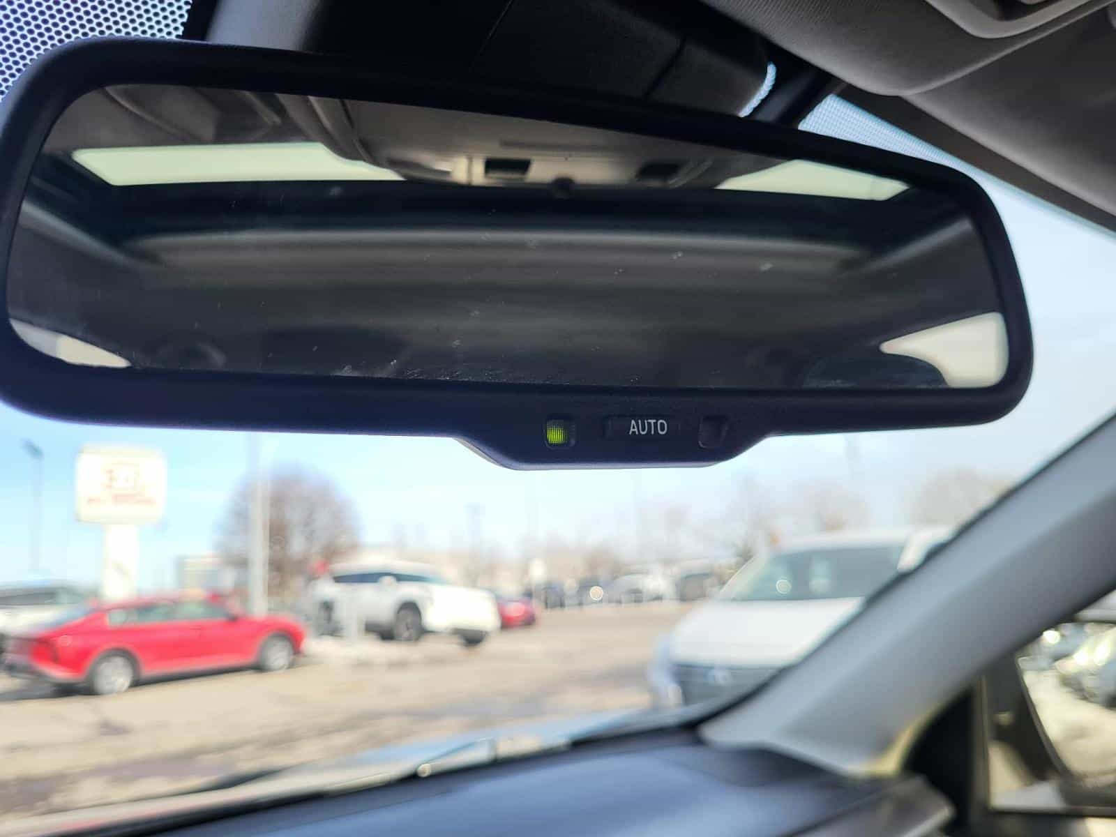 2018 Toyota Rav4 XLE Hybrid - Image 19