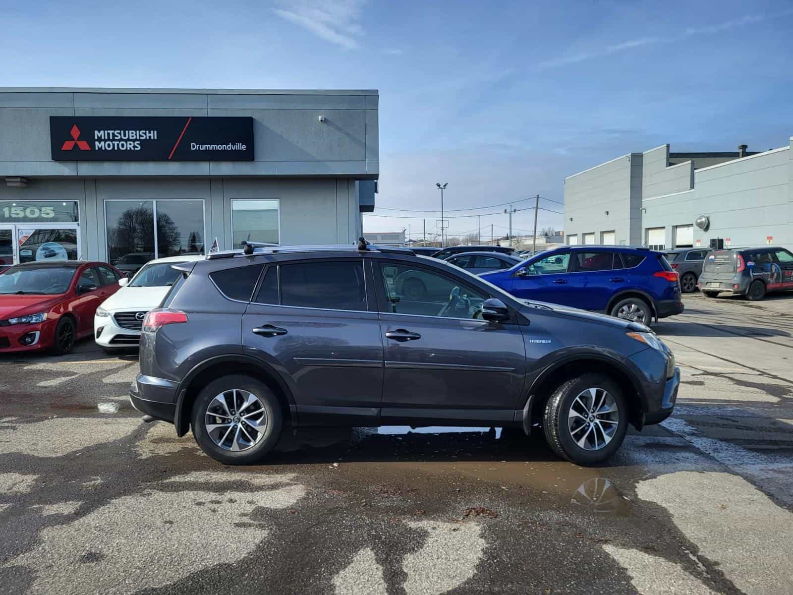 2018 Toyota Rav4 XLE Hybrid - Image 2