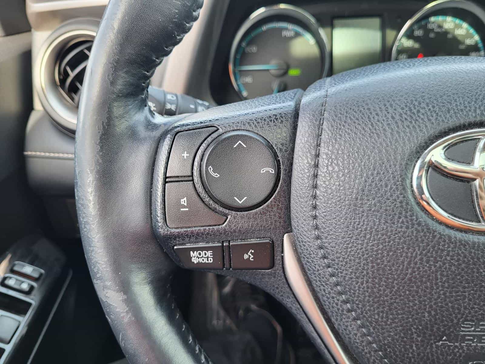 2018 Toyota Rav4 XLE Hybrid - Image 8