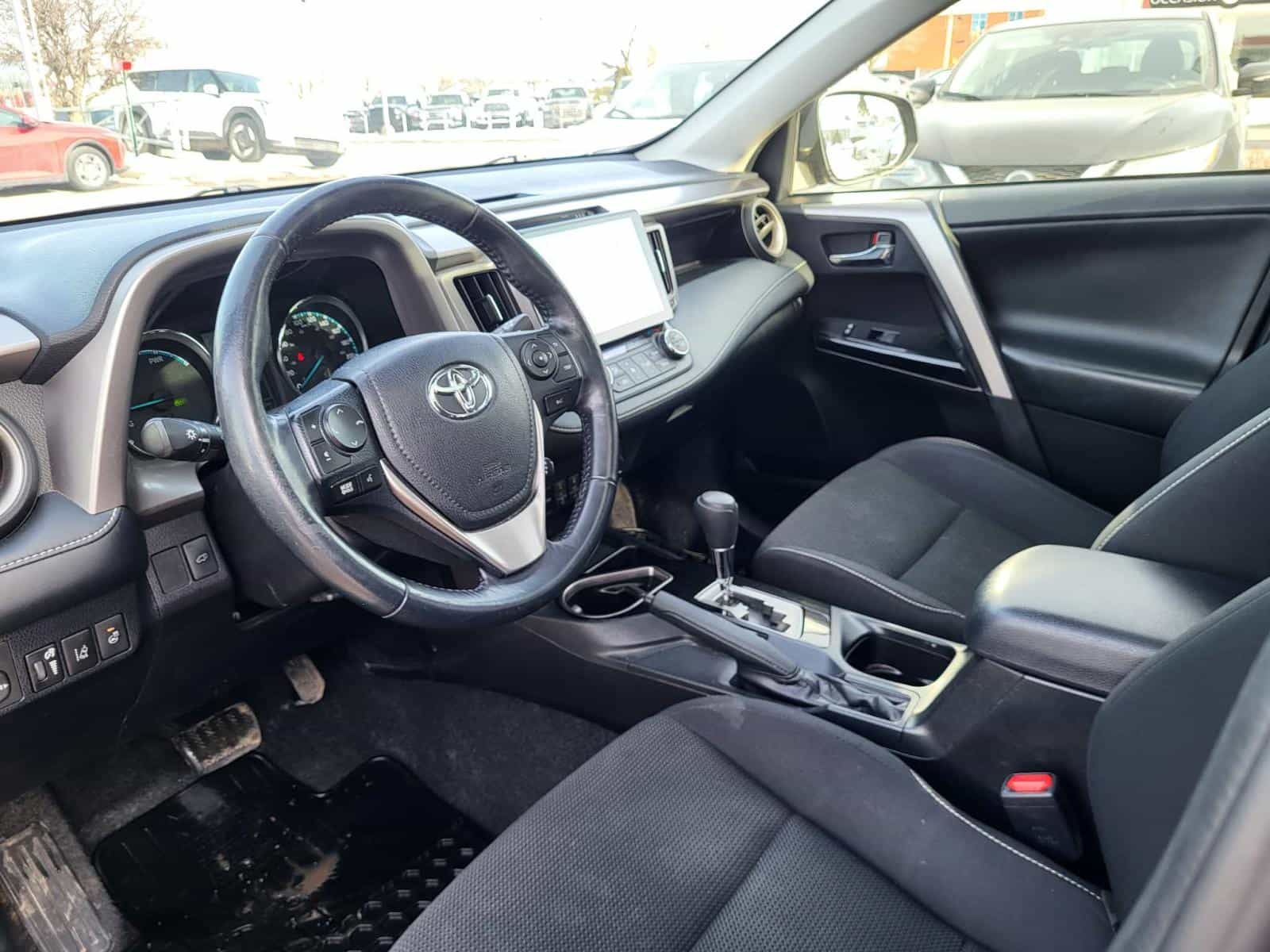 2018 Toyota Rav4 XLE Hybrid - Image 6