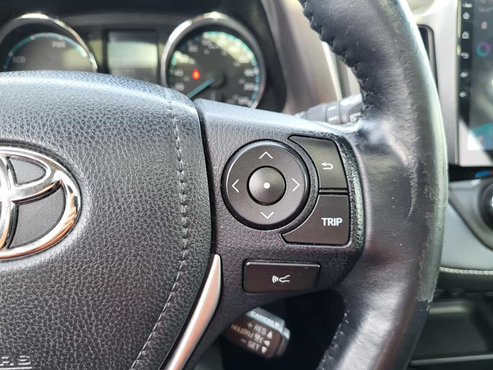 2018 Toyota Rav4 XLE Hybrid - Image 9