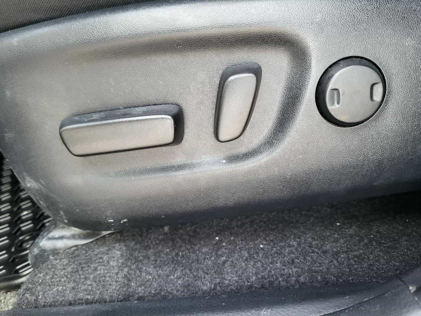 2018 Toyota Rav4 XLE Hybrid - Image 16