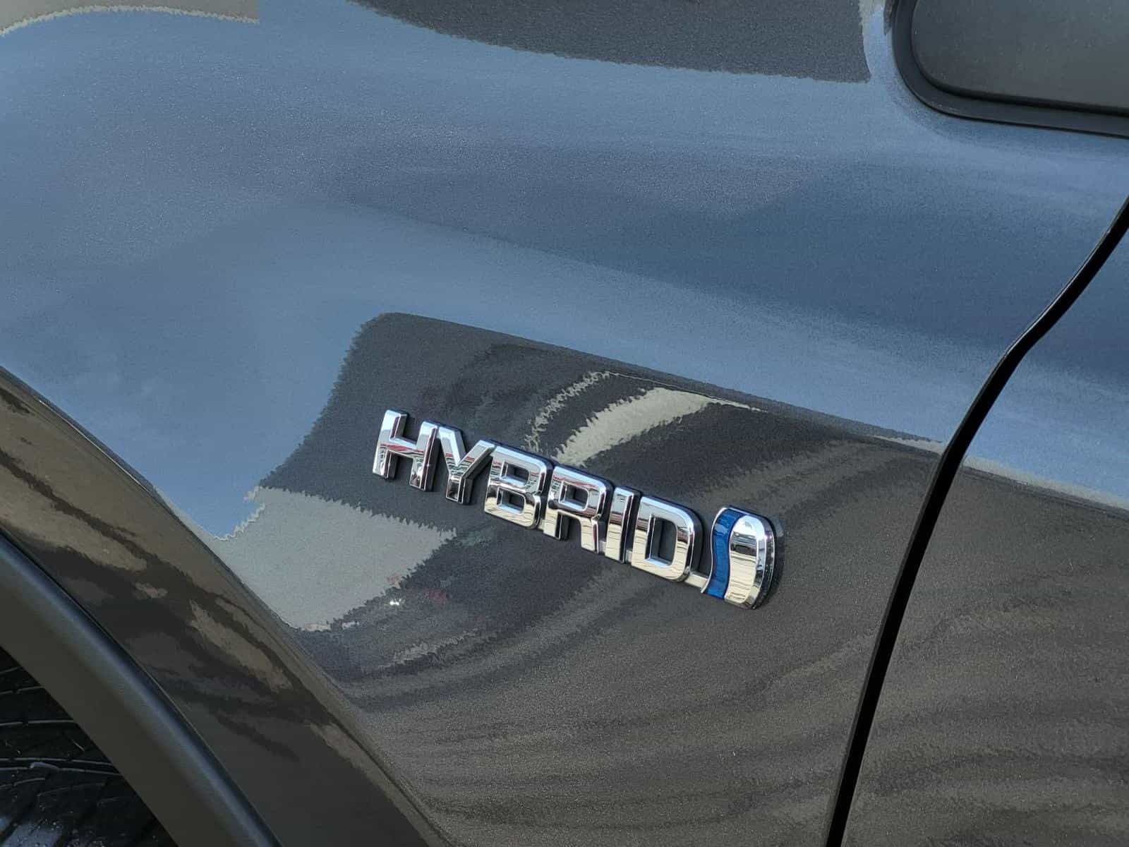 2018 Toyota Rav4 XLE Hybrid - Image 5