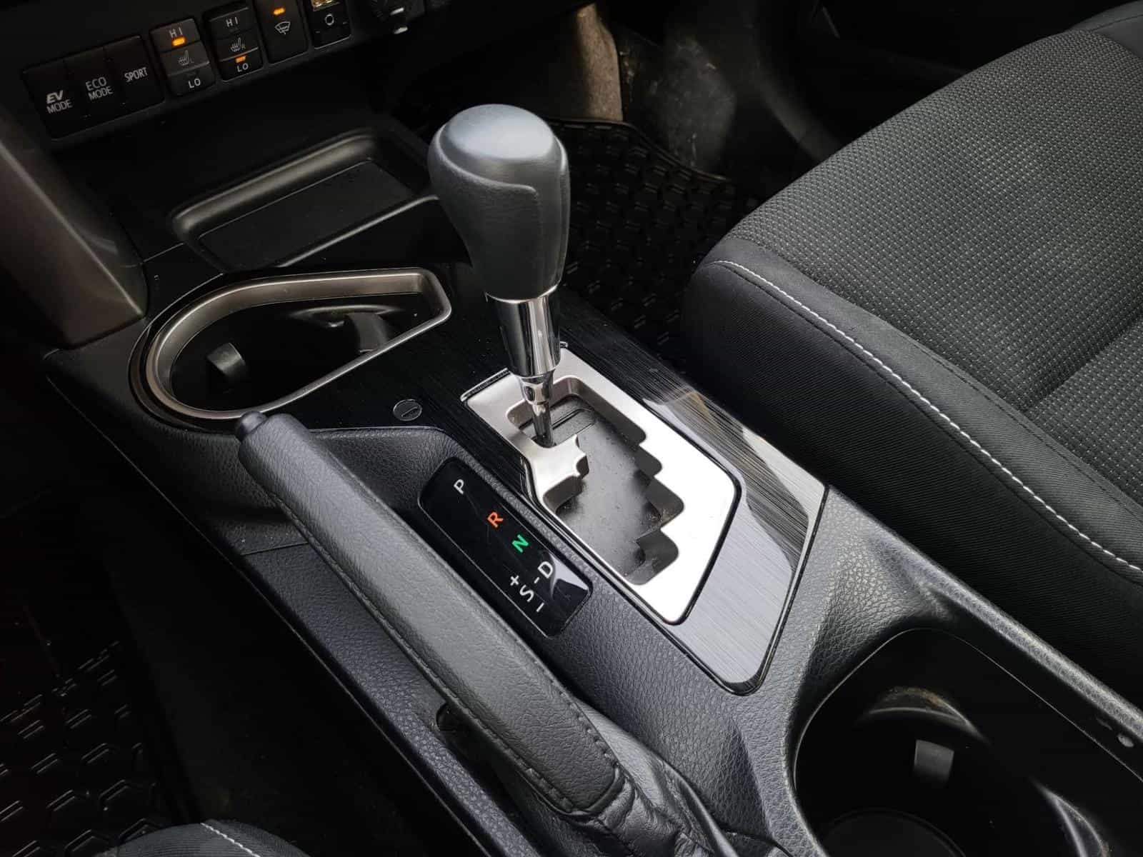 2018 Toyota Rav4 XLE Hybrid - Image 14