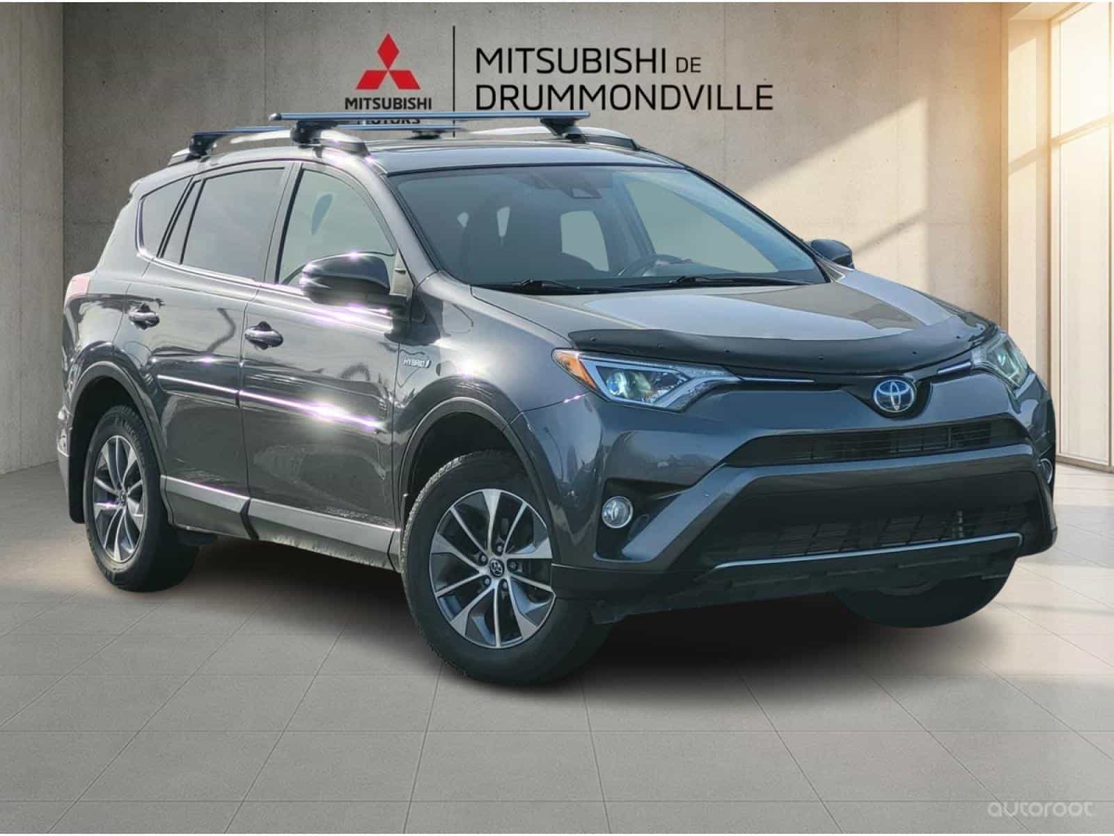 2018 Toyota Rav4 XLE Hybrid - Image 1