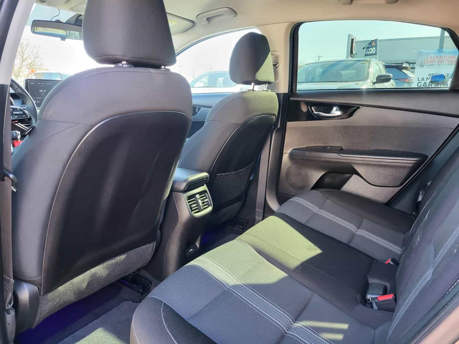 2023 Kia Forte EX - Image 19