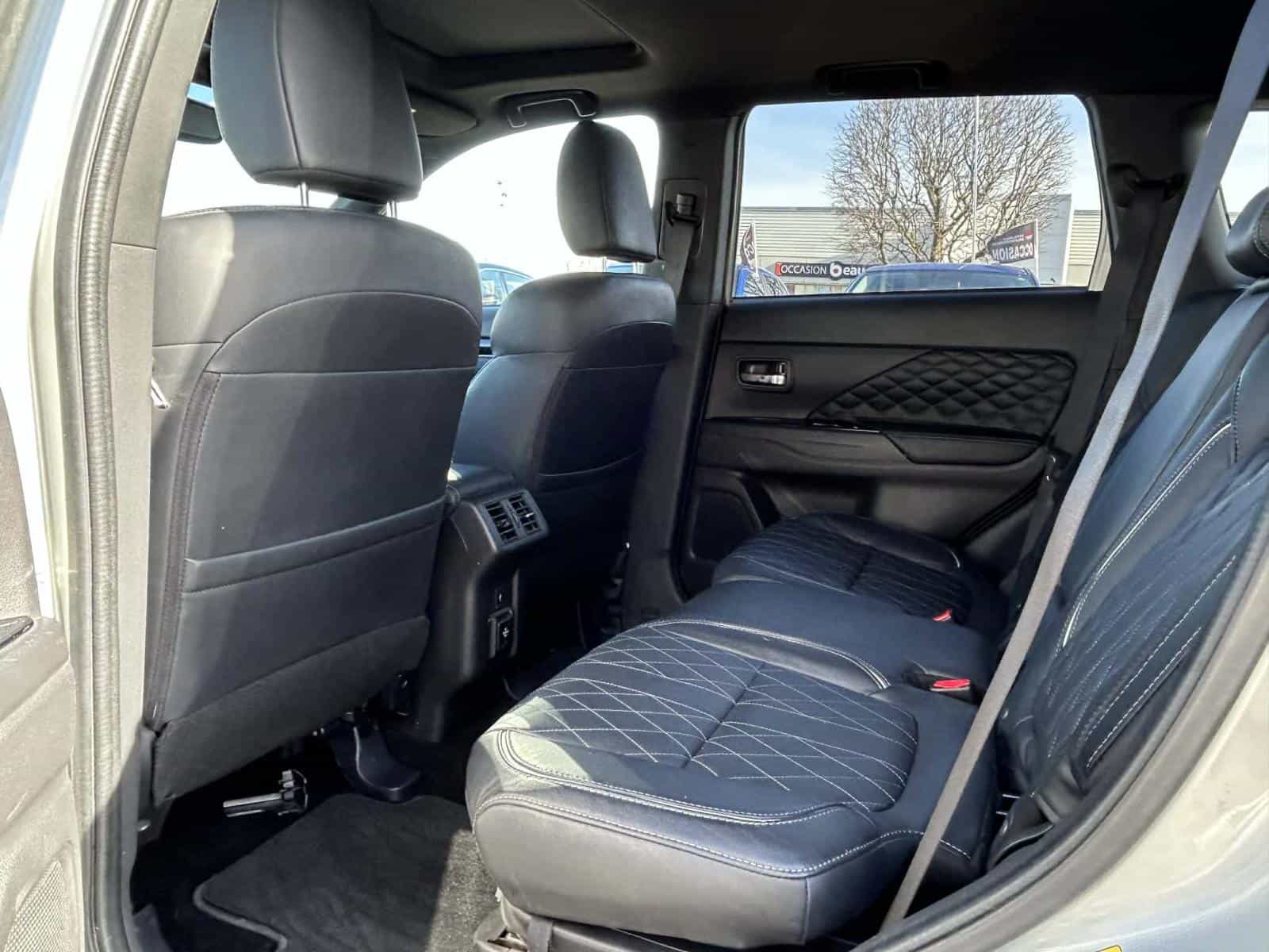 2022 Mitsubishi Outlander Black Edition - Image 13