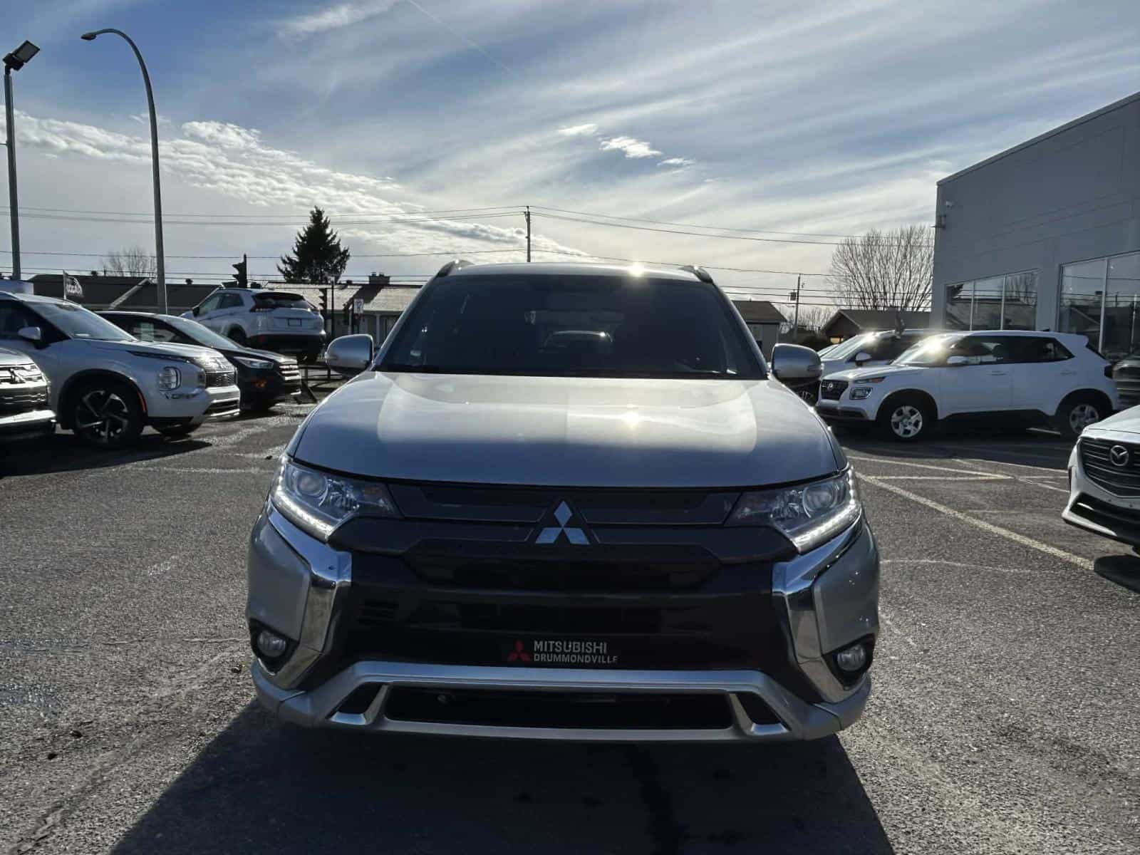 2022 Mitsubishi Outlander Black Edition - Image 2