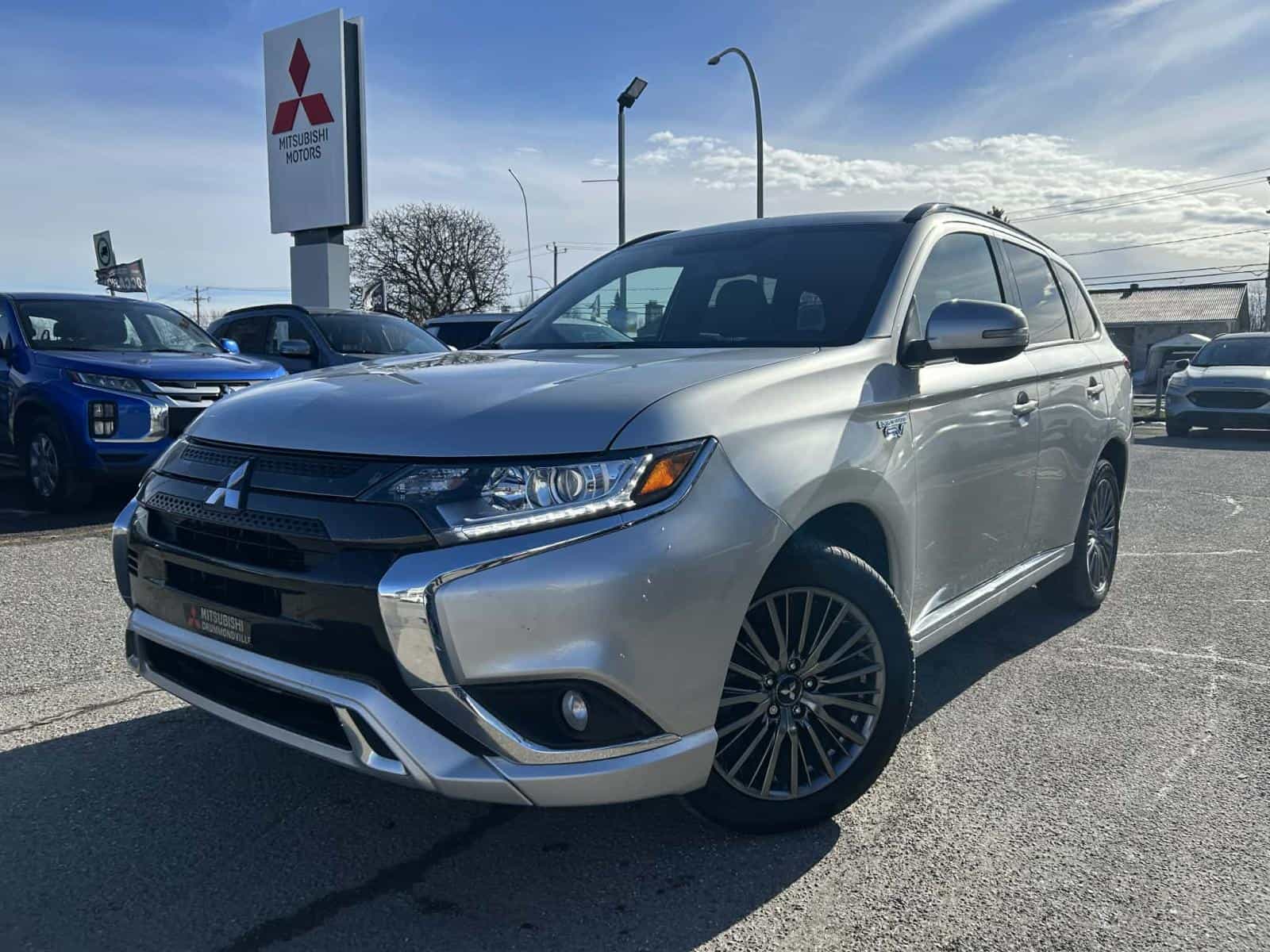2022 Mitsubishi Outlander Black Edition - Image 1