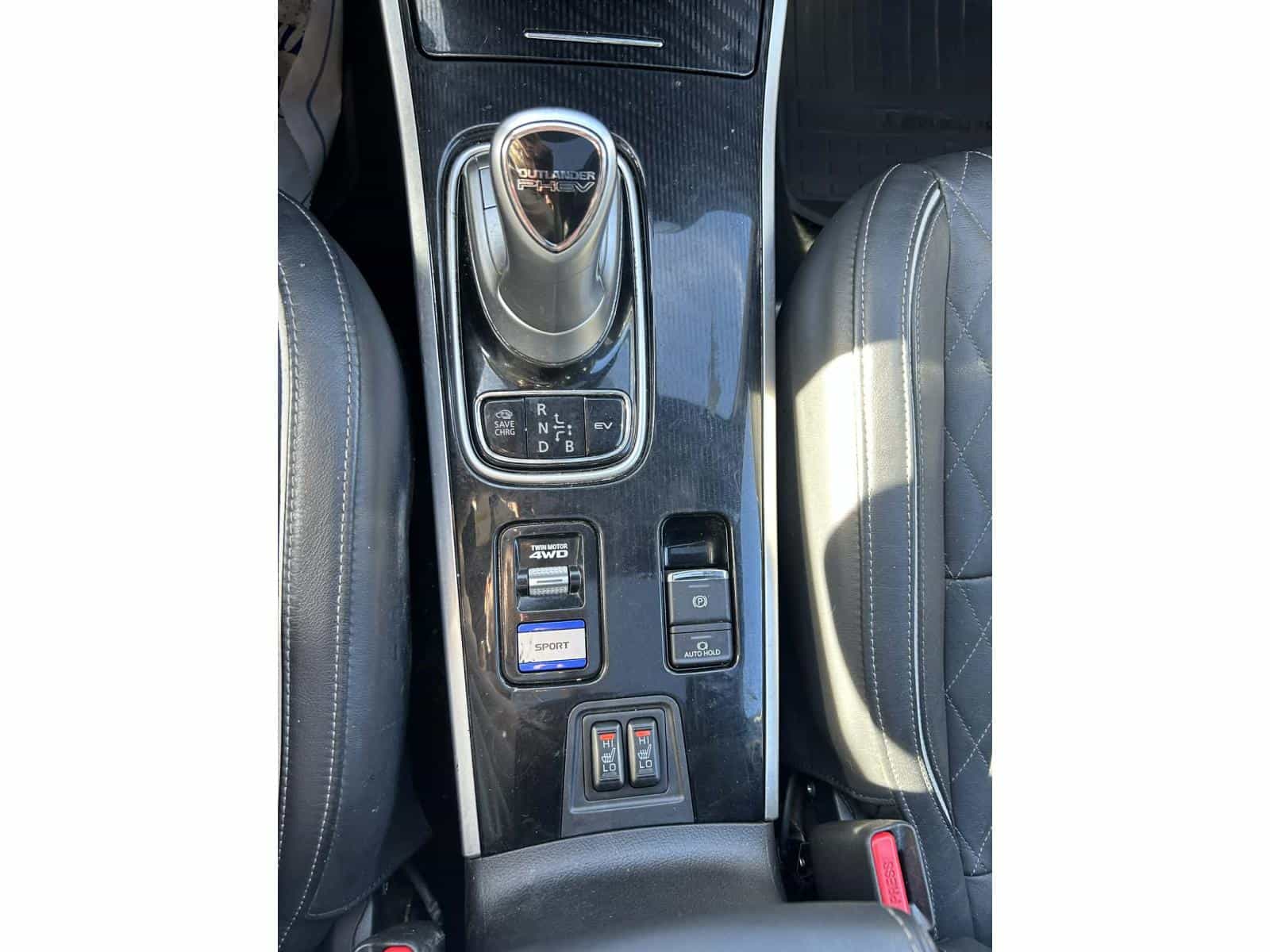 2022 Mitsubishi Outlander Black Edition - Image 10