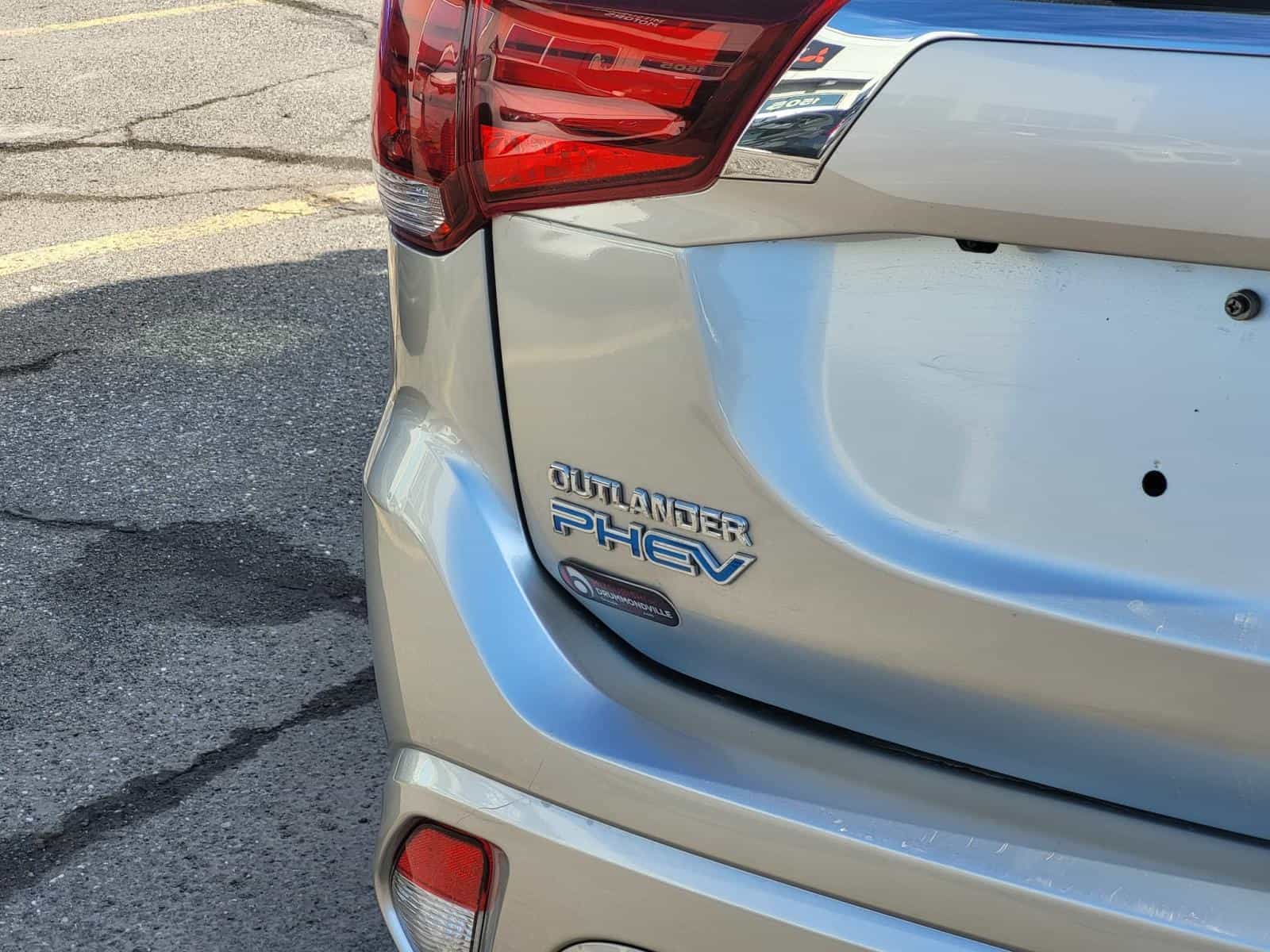 2022 Mitsubishi Outlander Black Edition - Image 5