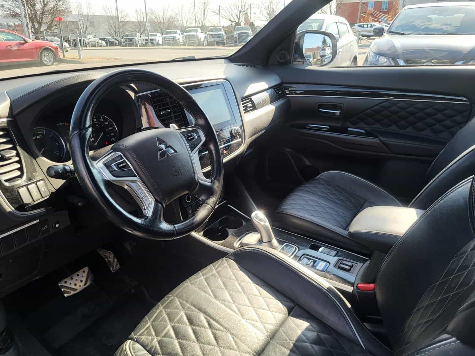 2022 Mitsubishi Outlander Black Edition - Image 8