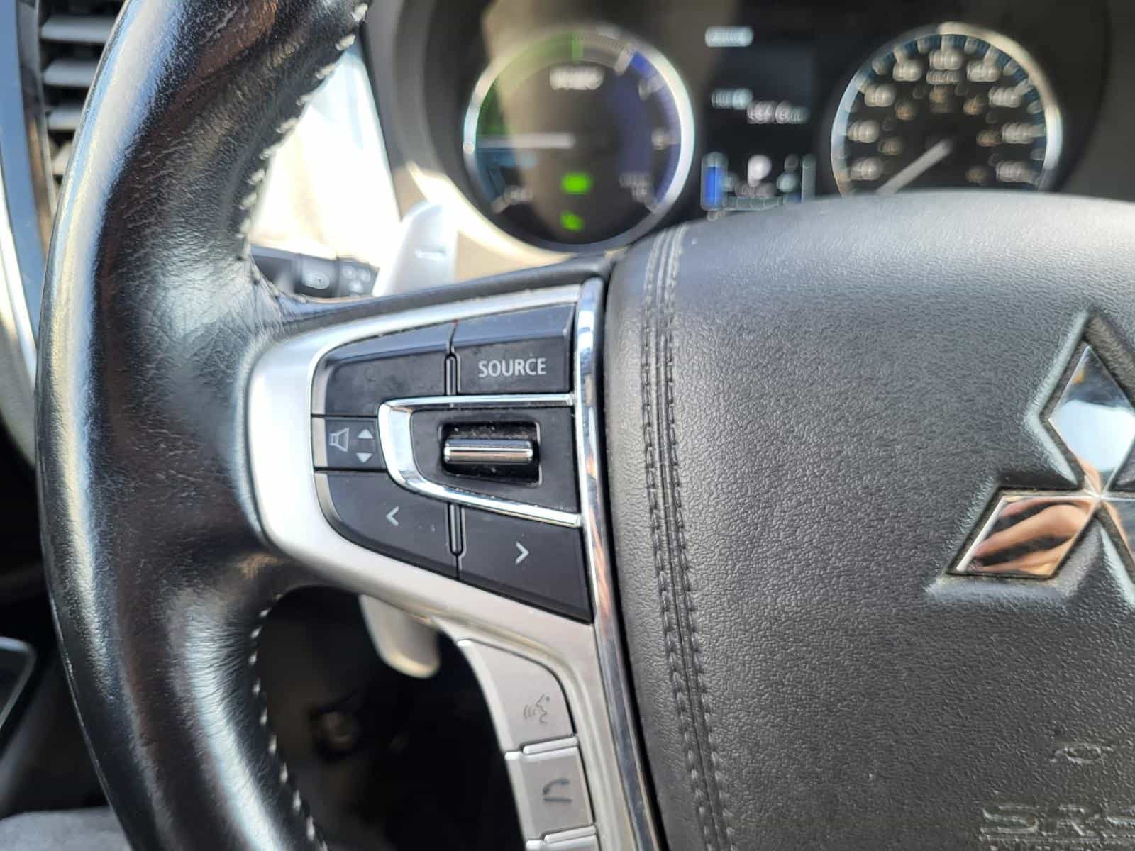 2022 Mitsubishi Outlander Black Edition - Image 11