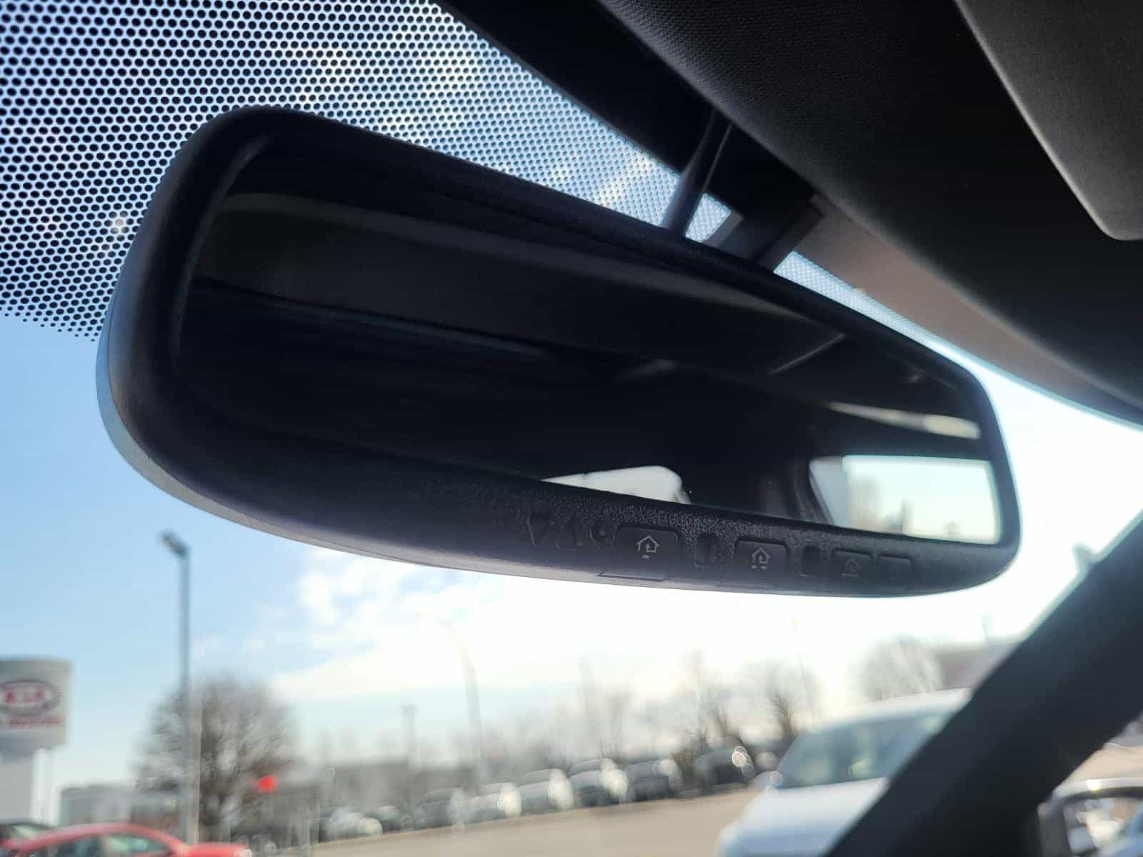 2022 Mitsubishi Outlander Black Edition - Image 21