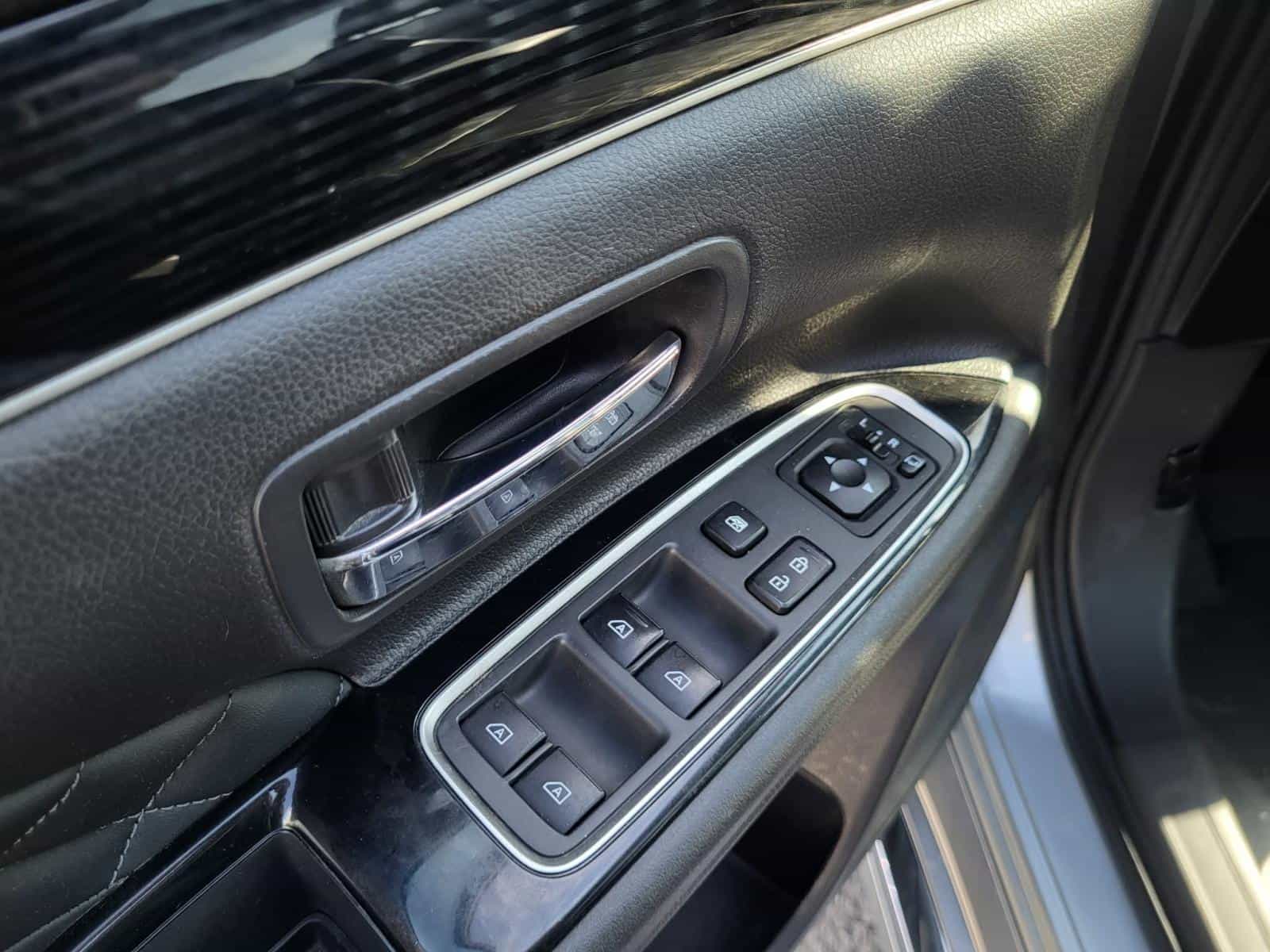 2022 Mitsubishi Outlander Black Edition - Image 18