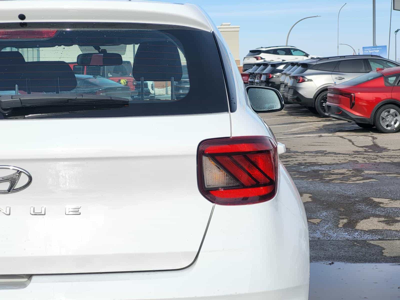 2022 Hyundai Venue Essential - Image 4