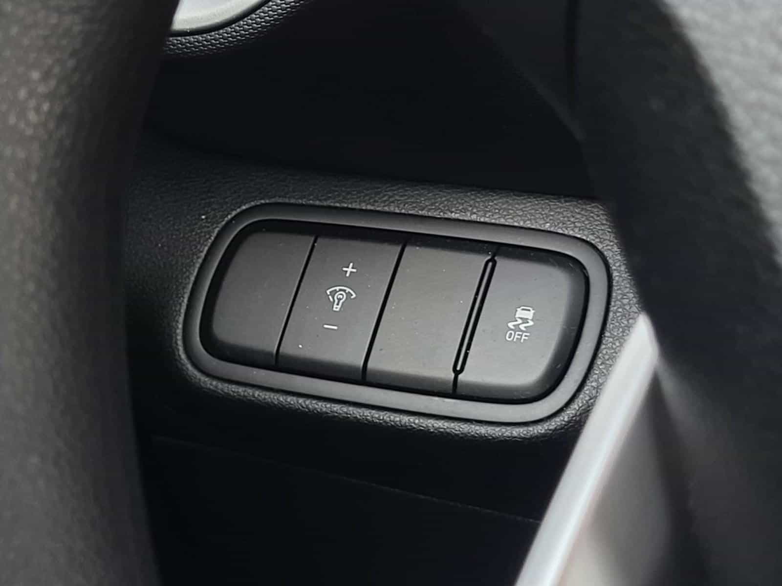 2022 Hyundai Venue Essential - Image 13