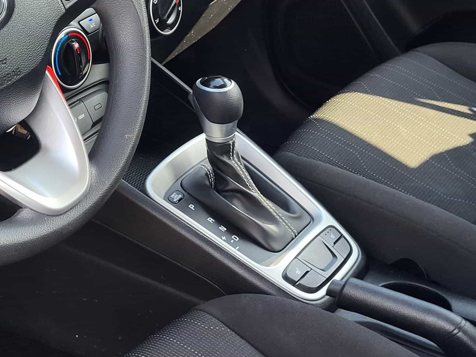 2022 Hyundai Venue Essential - Image 12