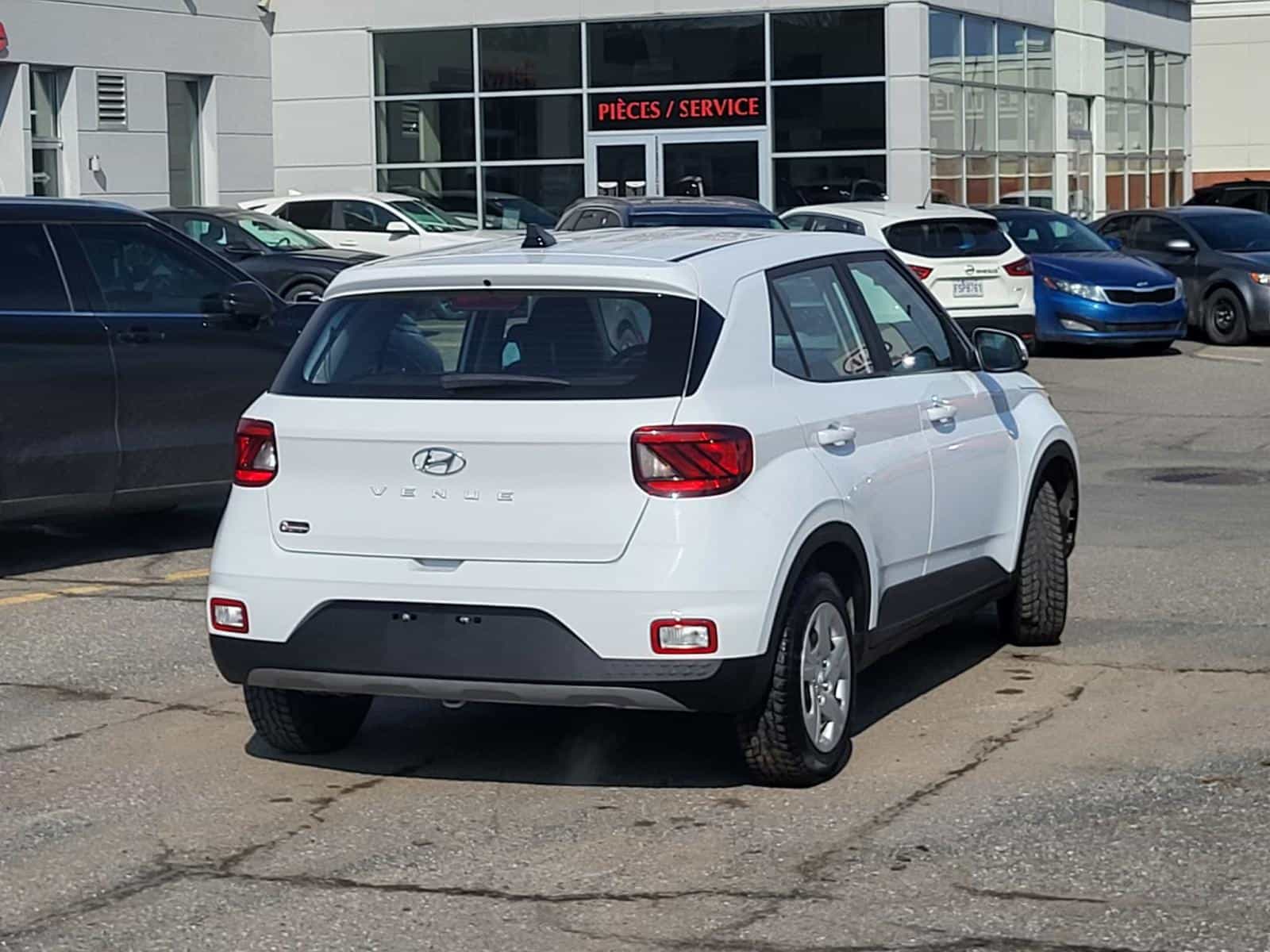 2022 Hyundai Venue Essential - Image 4