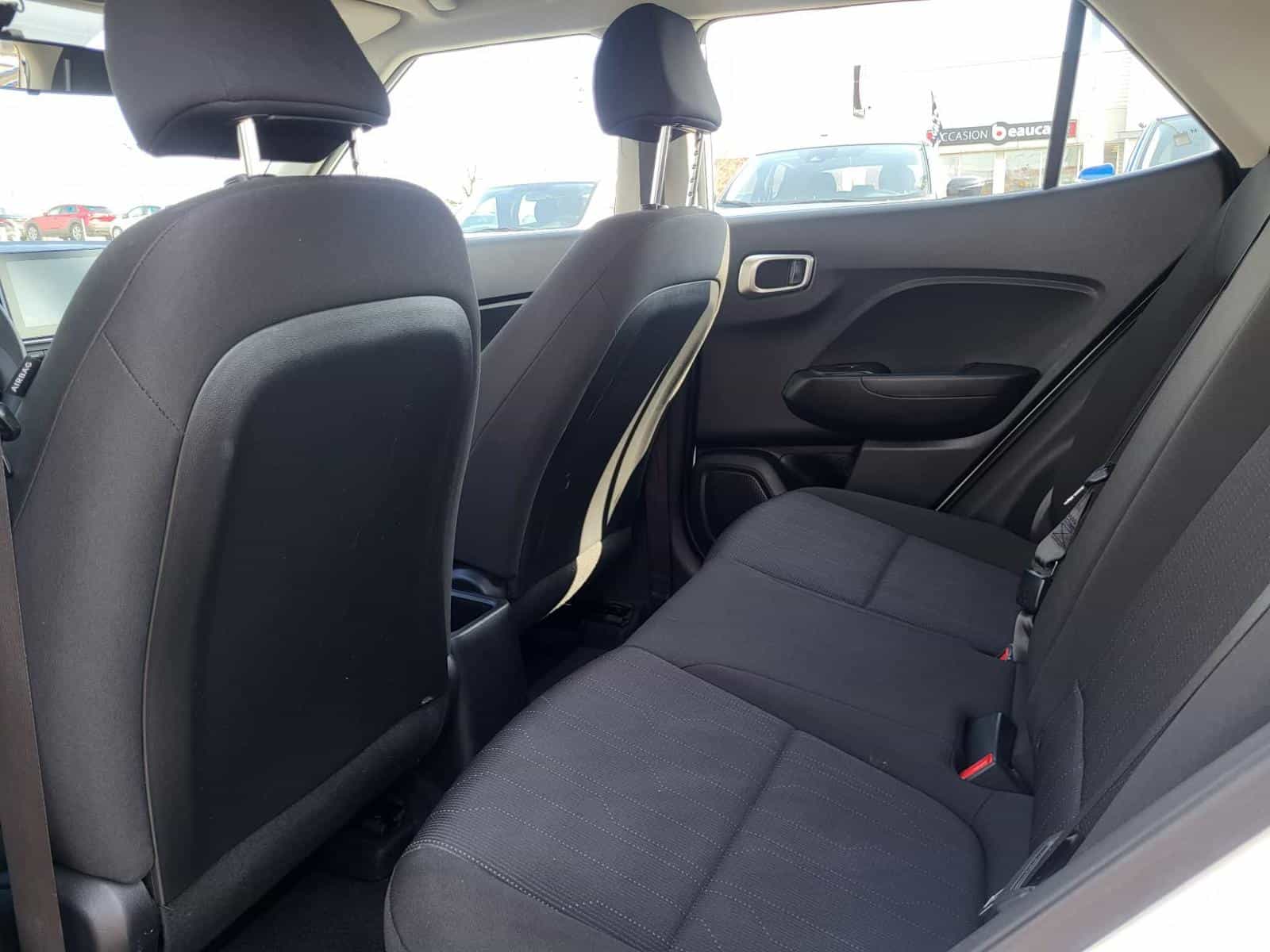 2022 Hyundai Venue Essential - Image 15