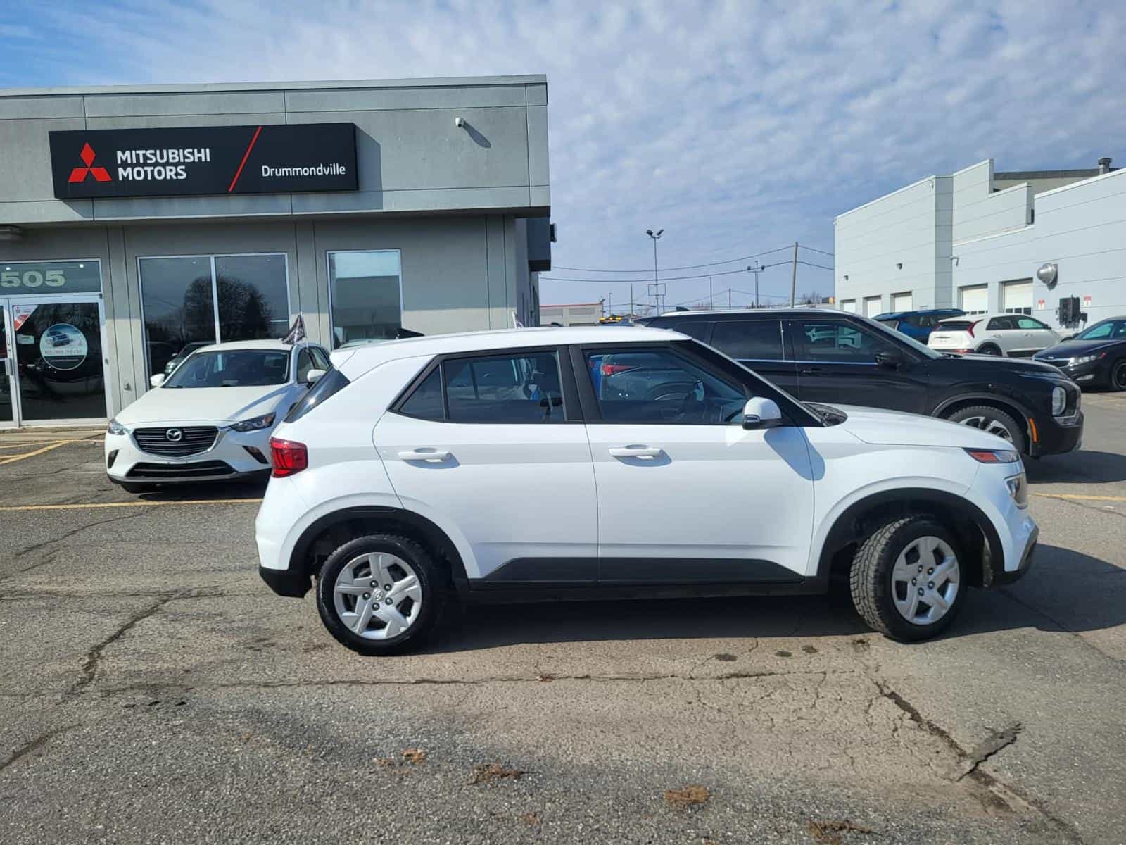 2022 Hyundai Venue Essential - Image 3