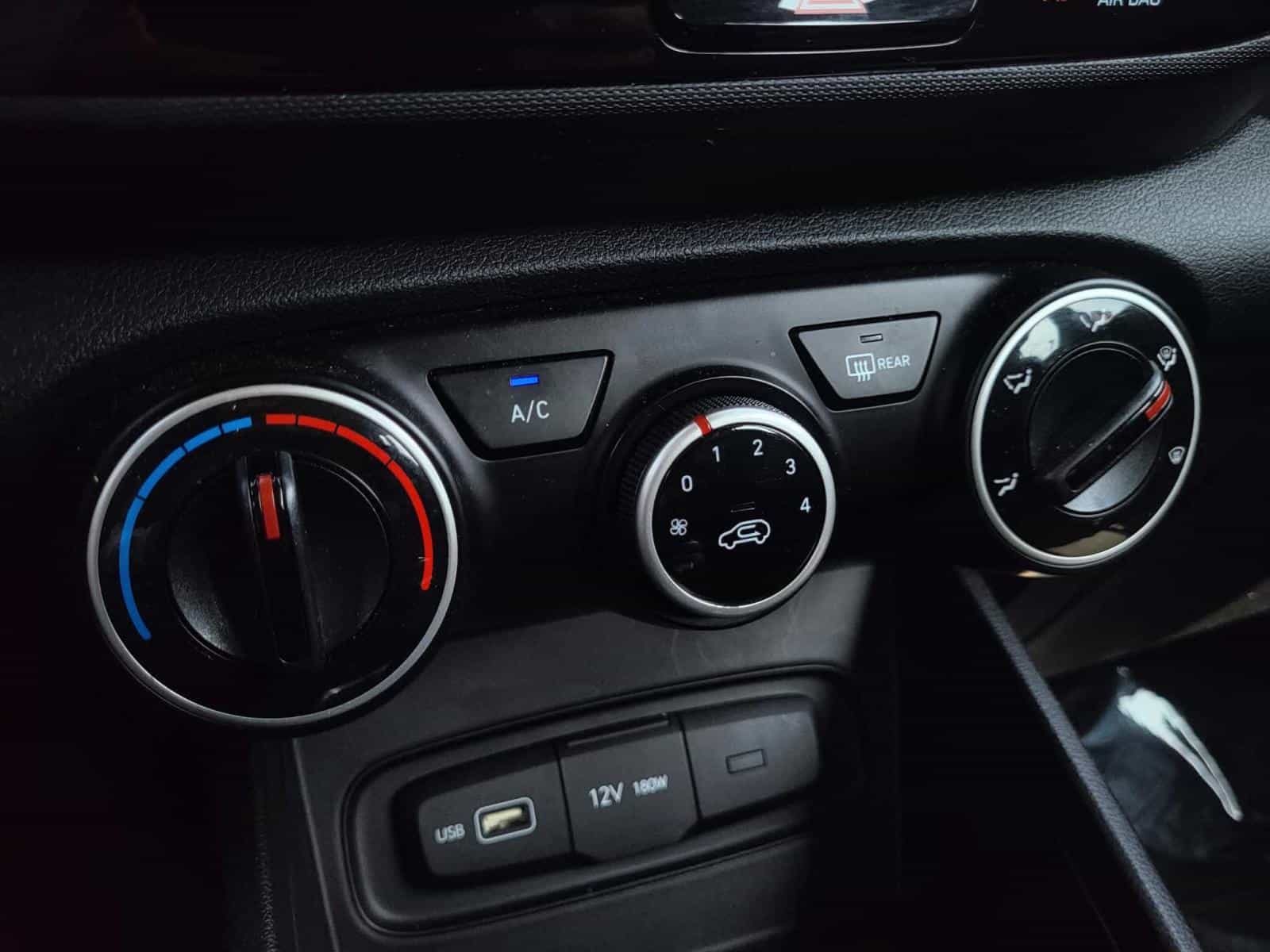 2022 Hyundai Venue Essential - Image 11