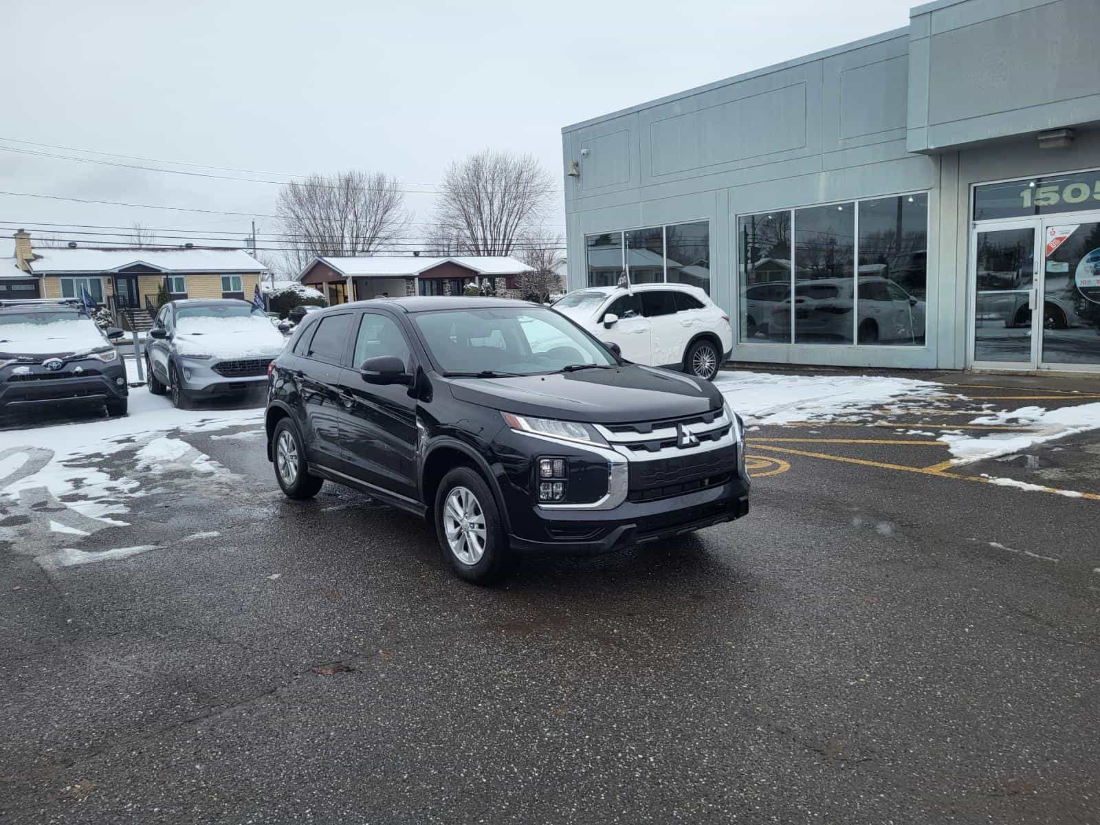 2023 Mitsubishi RVR SE - Image 1