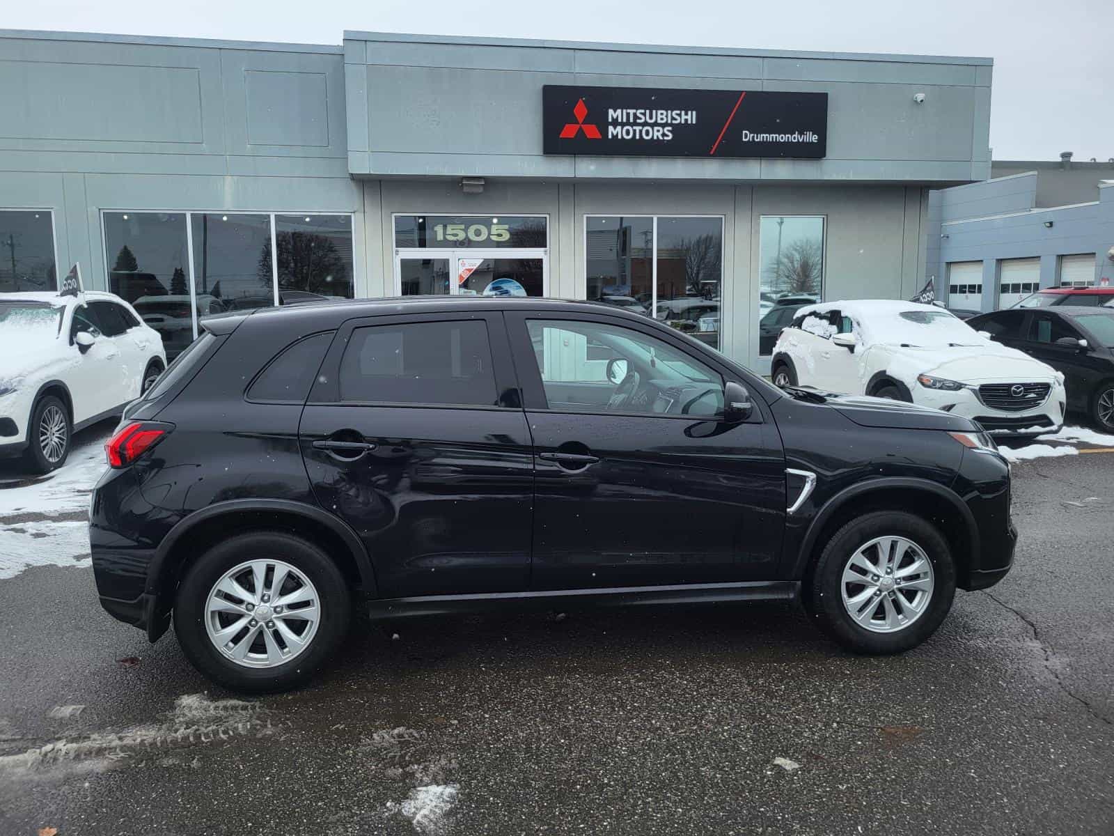 2023 Mitsubishi RVR SE - Image 2