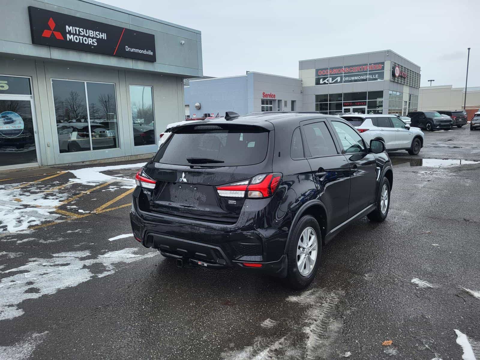 2023 Mitsubishi RVR SE - Image 3