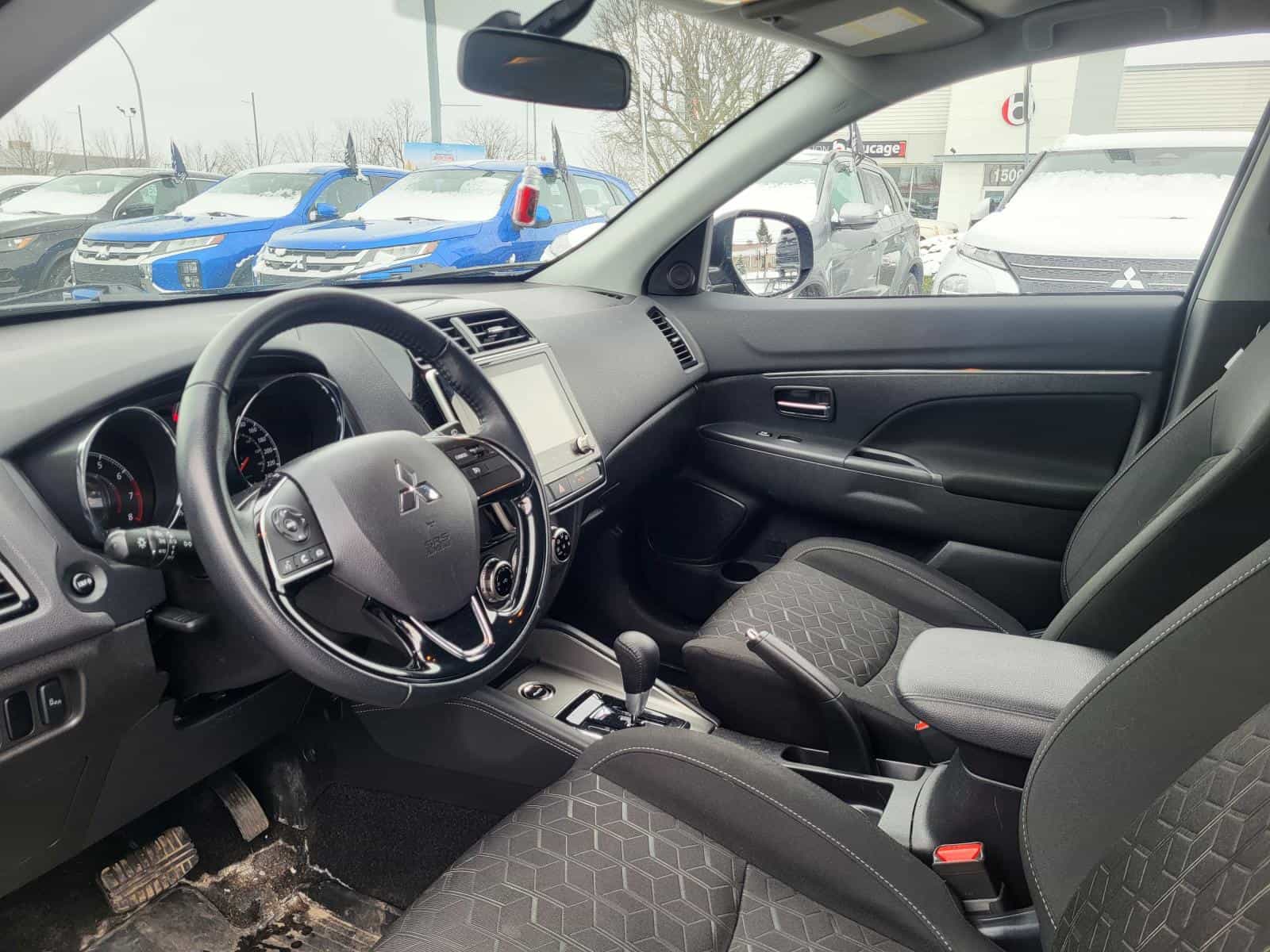 2023 Mitsubishi RVR SE - Image 6