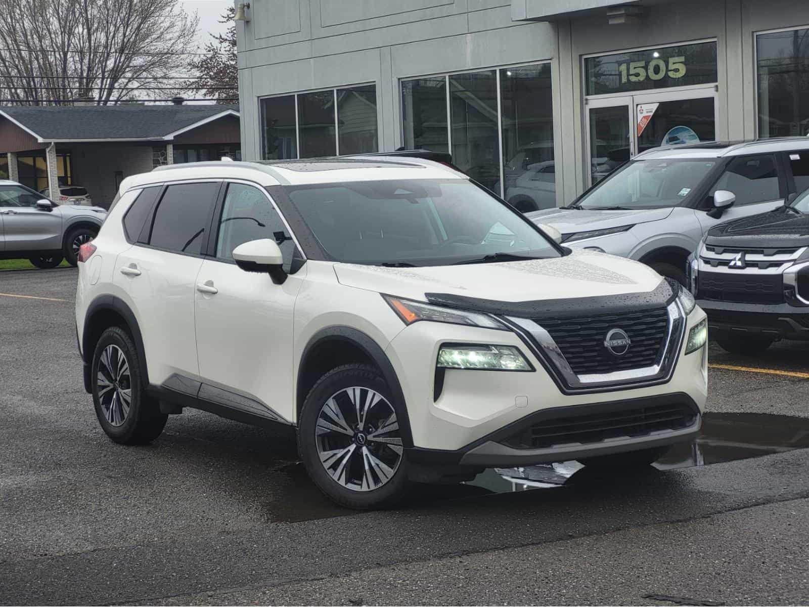 2023 Nissan Rogue SV - Image 1