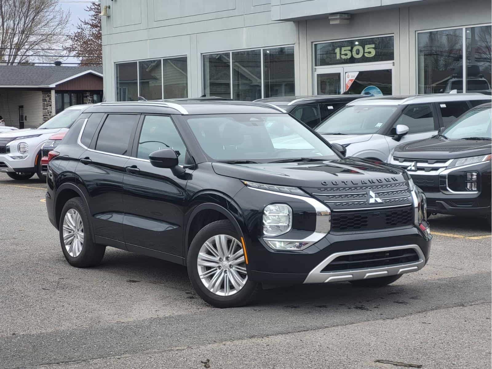 2024 Mitsubishi Outlander SE - Image 1