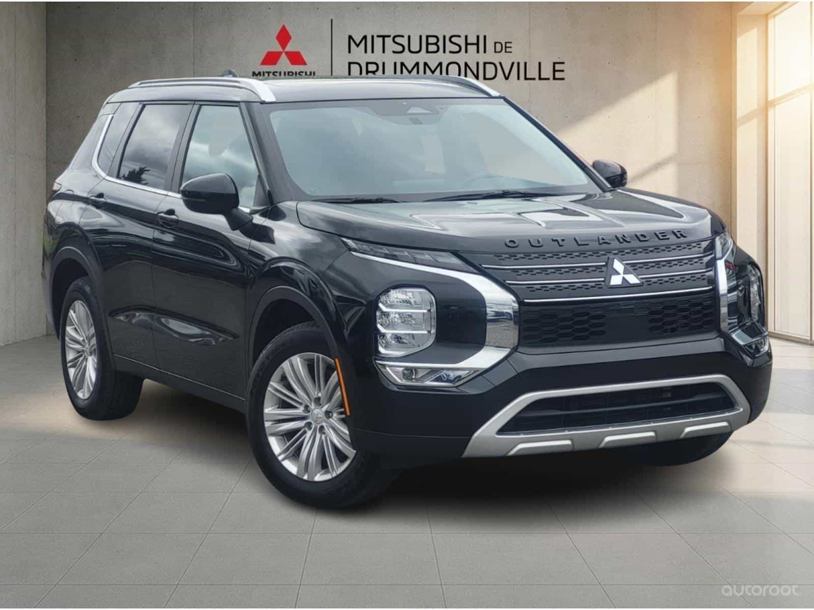 2024 Mitsubishi Outlander SE - Image 1