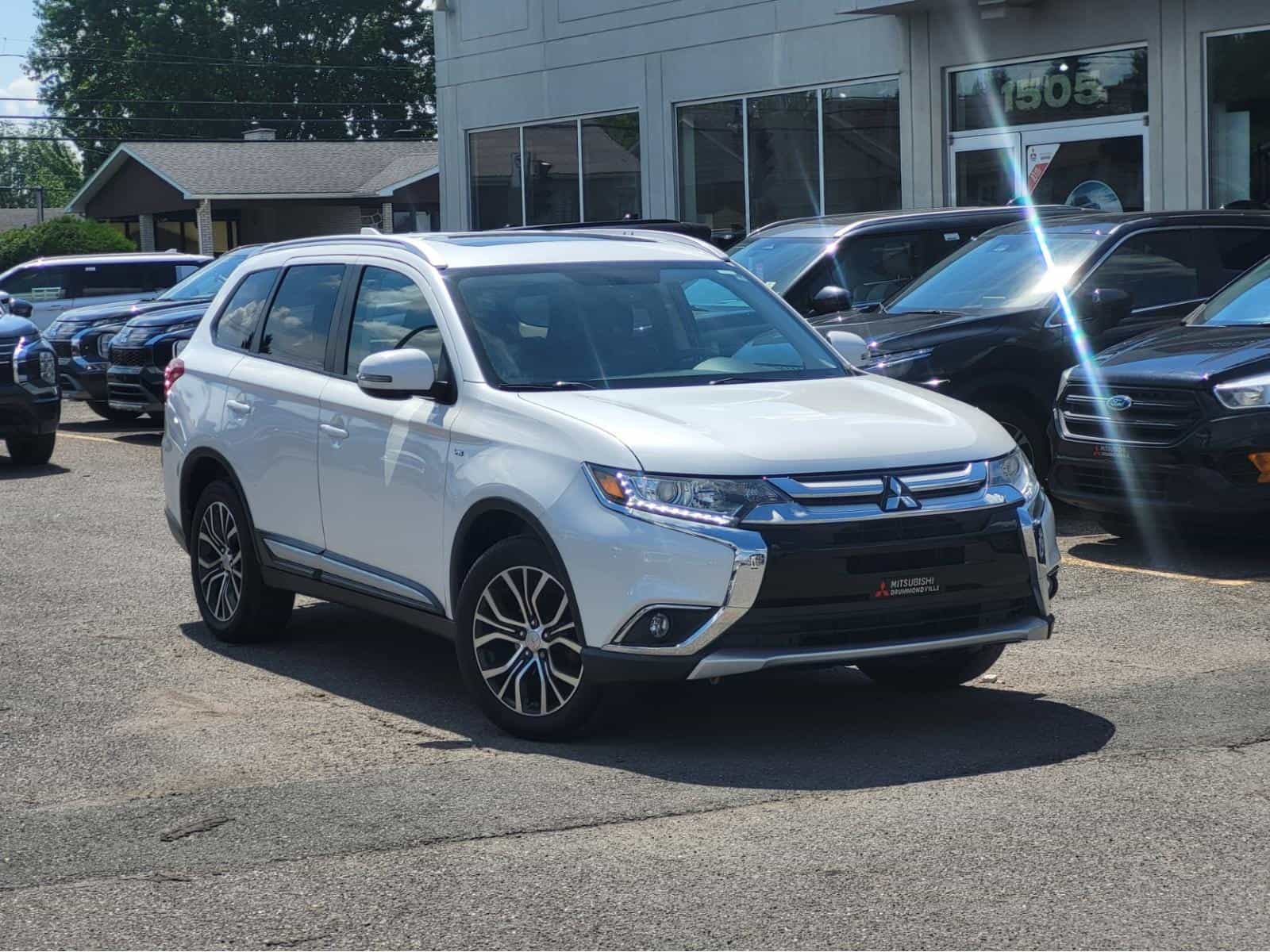 2017 Mitsubishi Outlander SE - Image 1