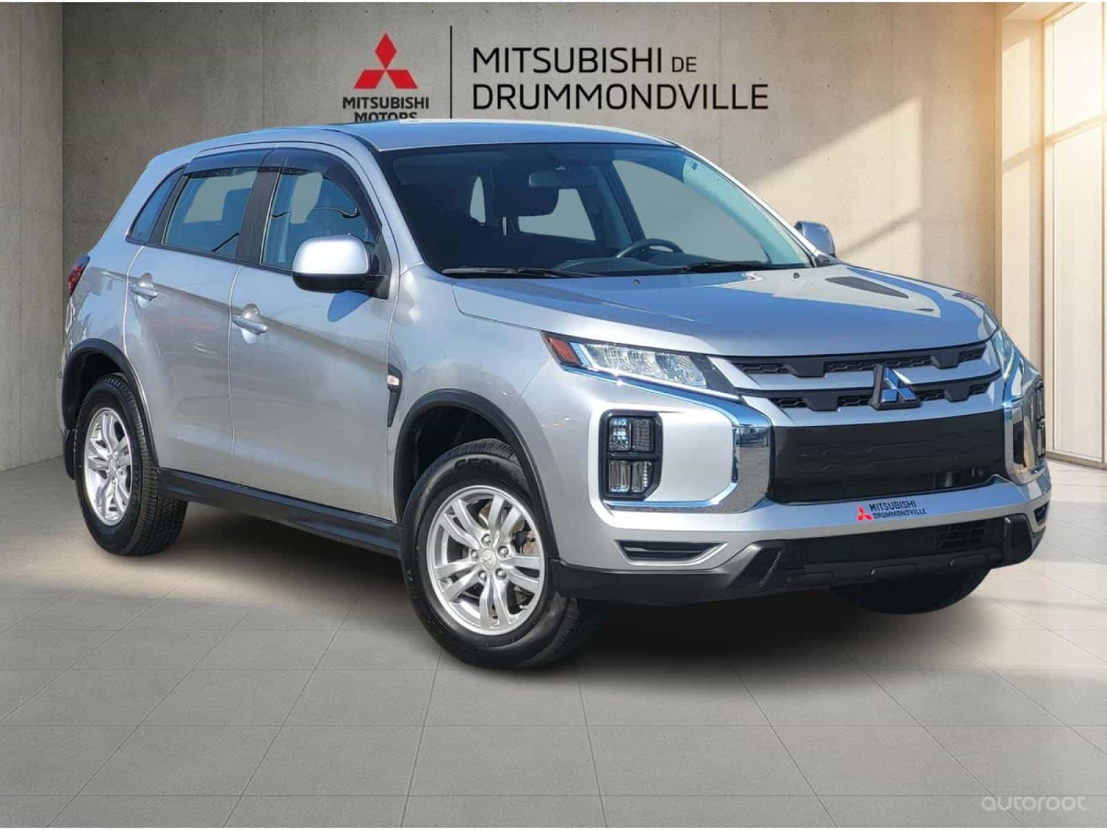 2023 Mitsubishi RVR ES - Image 1