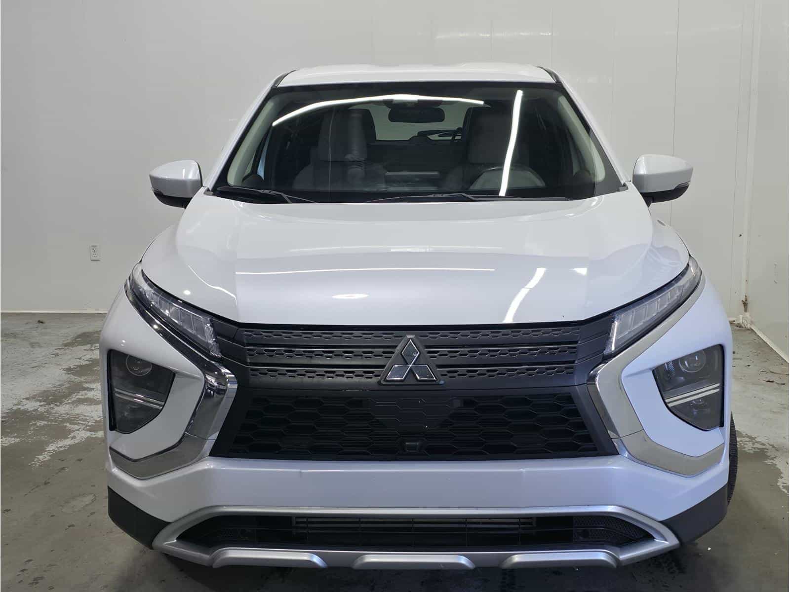 2023 Mitsubishi Eclipse Cross SE - Image 3