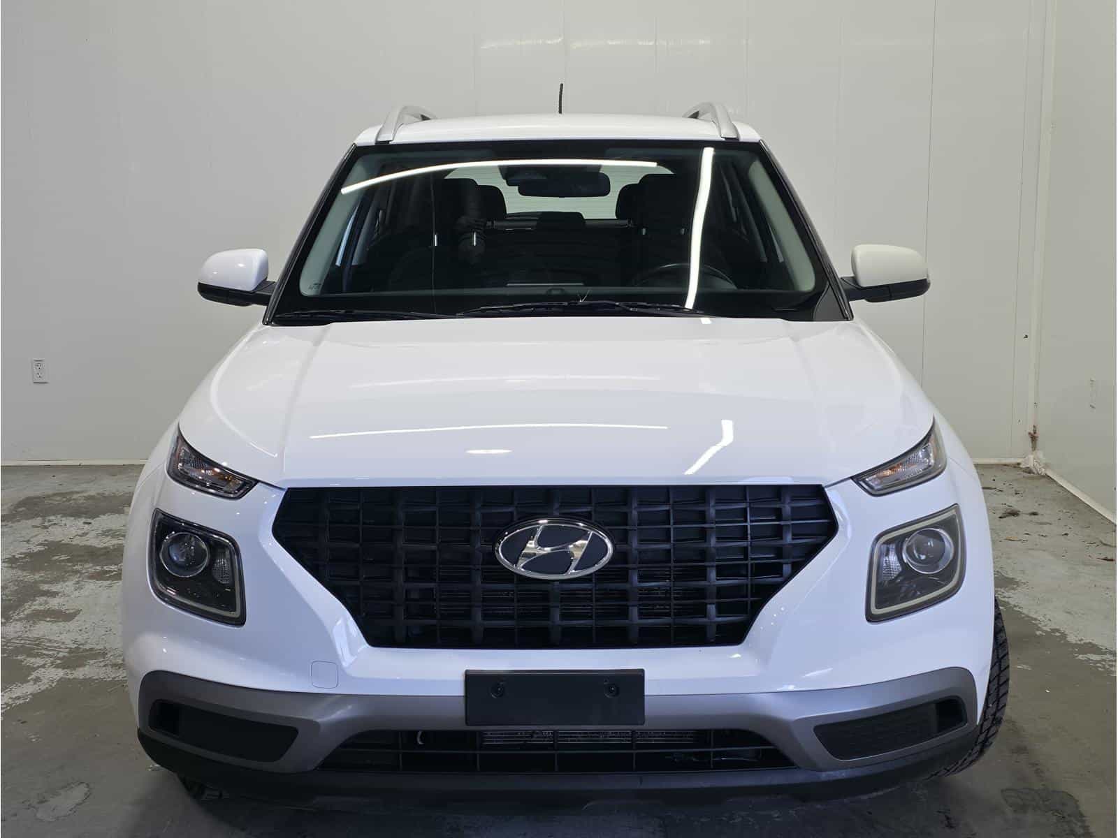 2023 Hyundai Venue Preferred - Image 3