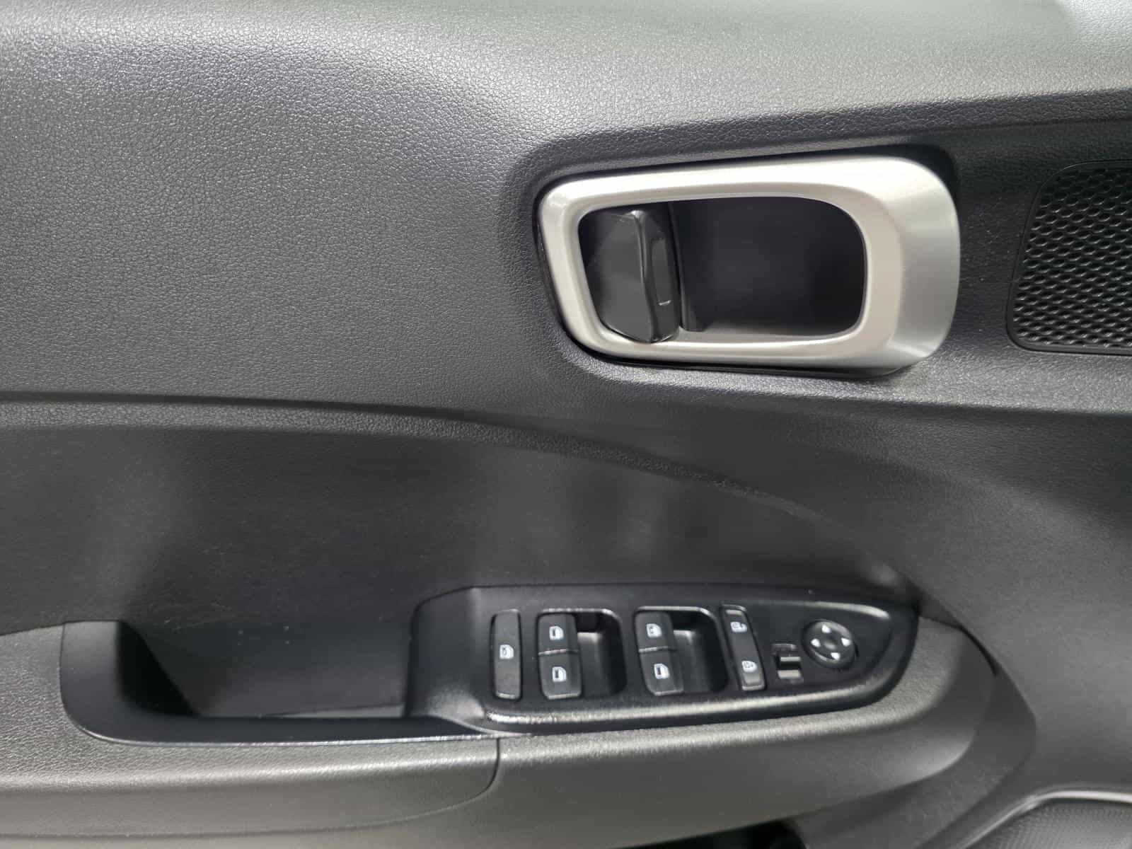 2023 Hyundai Venue Preferred - Image 23