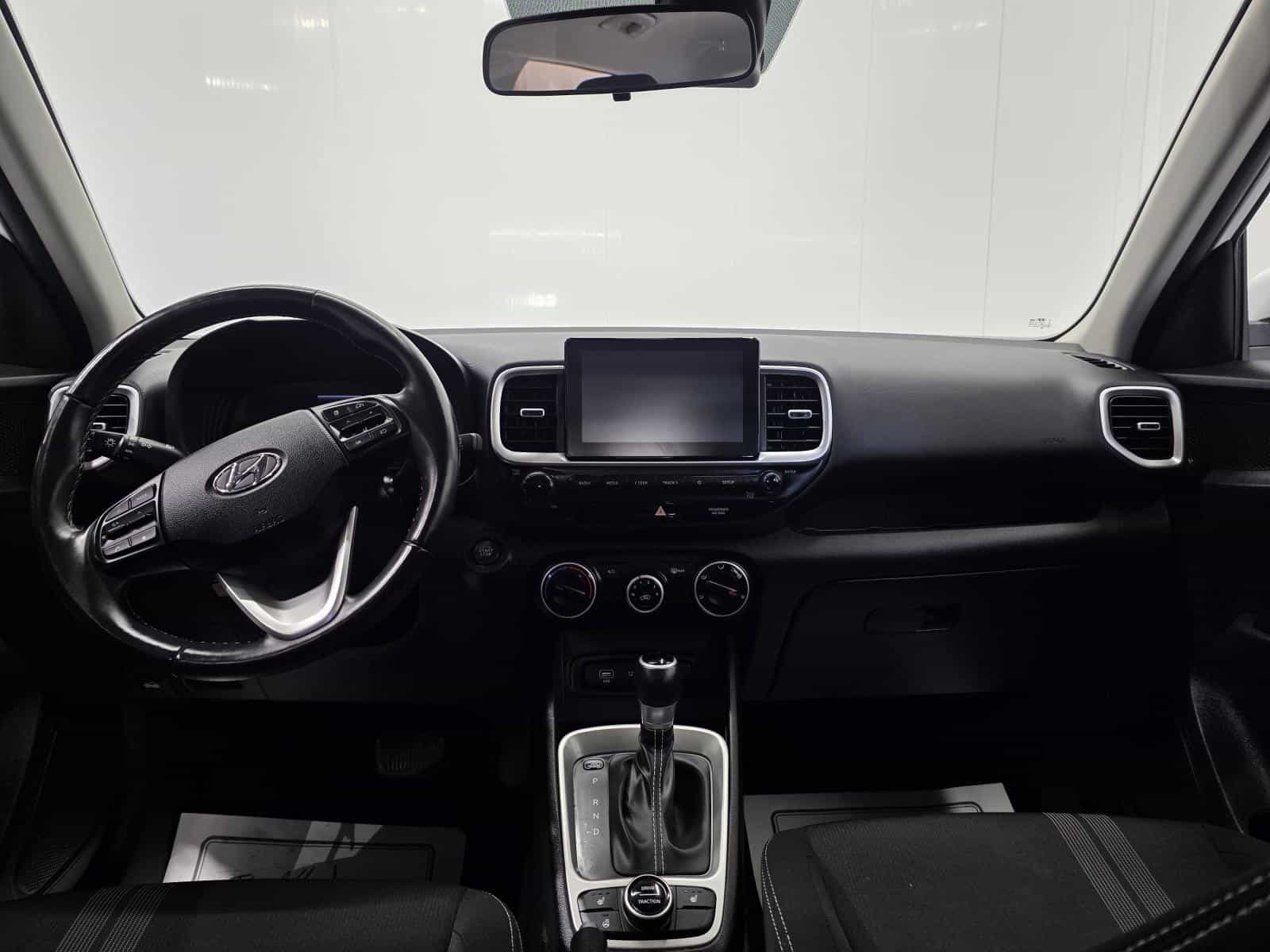 2023 Hyundai Venue Preferred - Image 11