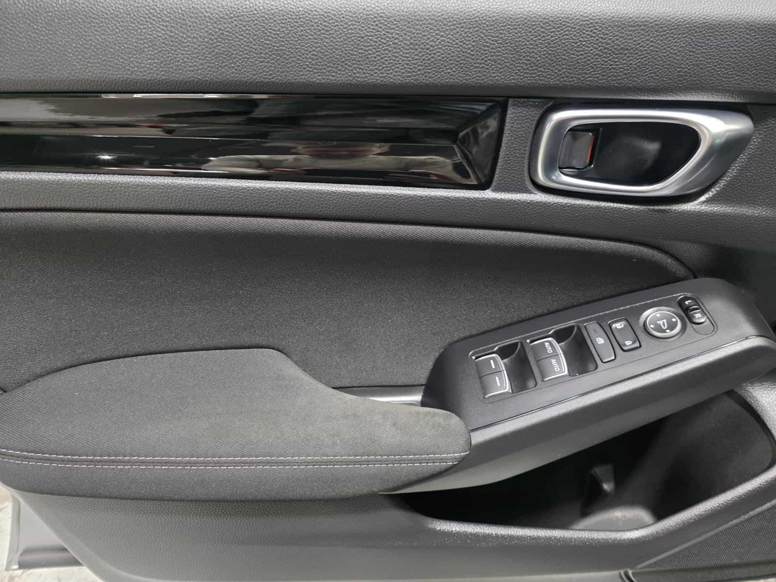 2022 Honda Civic EX - Image 21