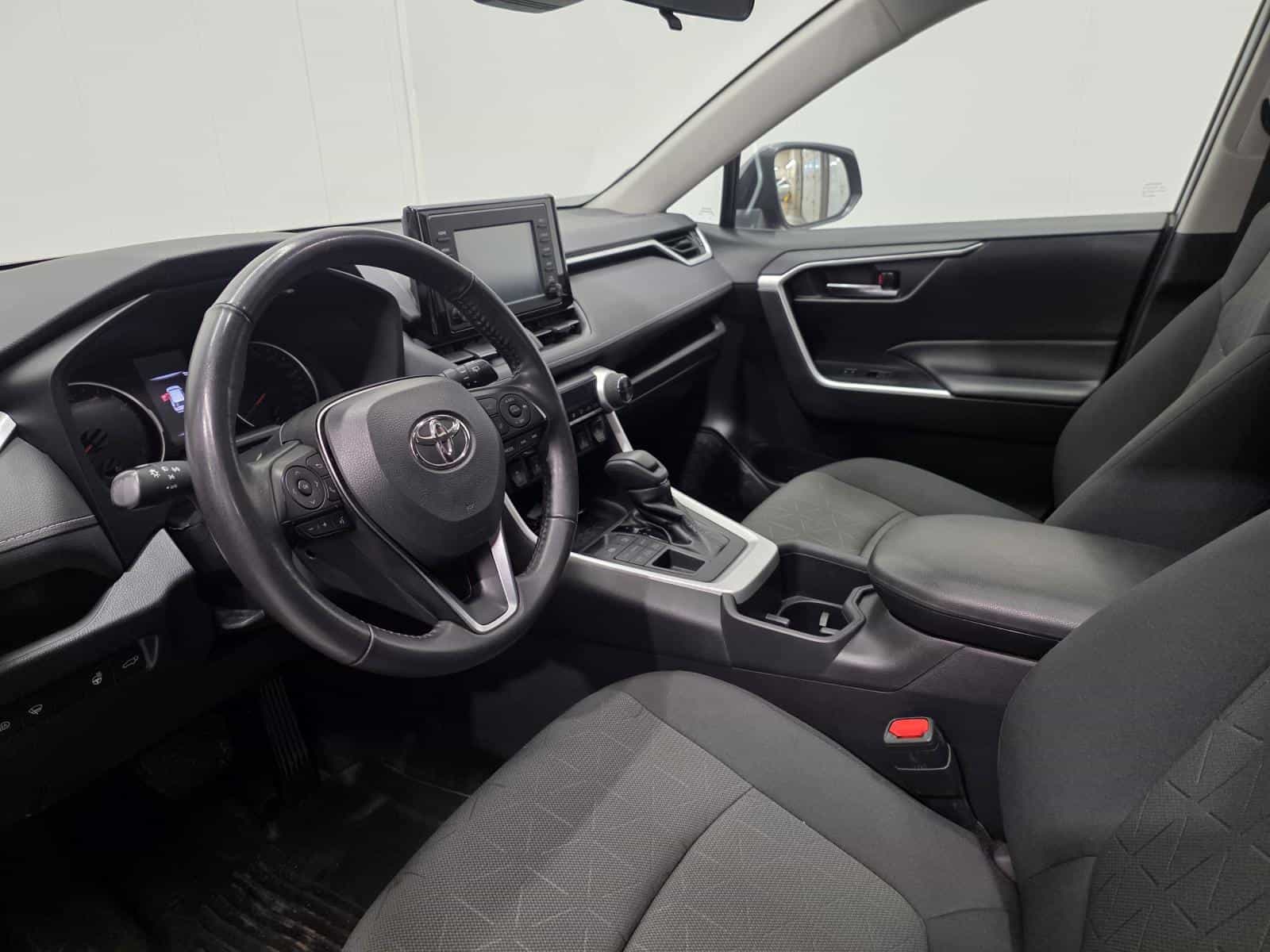 2022 Toyota Rav4 XLE - Image 7