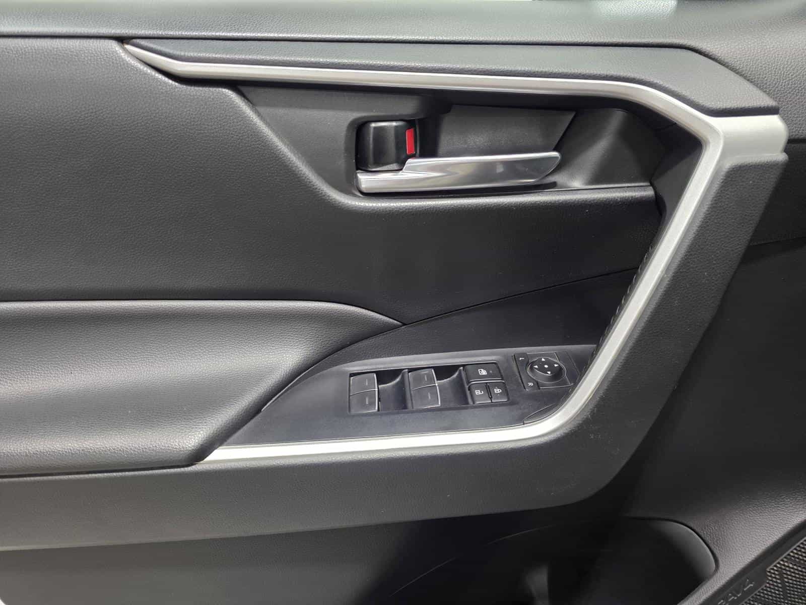 2022 Toyota Rav4 XLE - Image 15