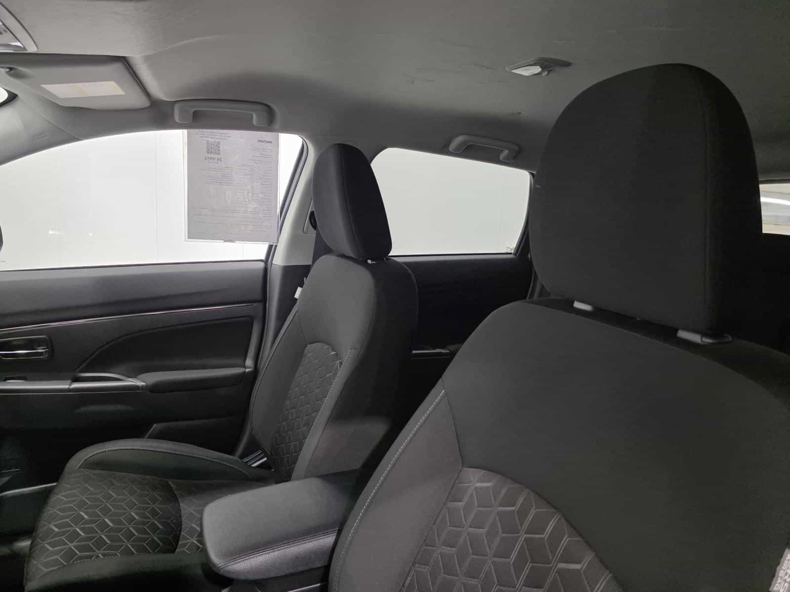 2023 Mitsubishi RVR SE - Image 13