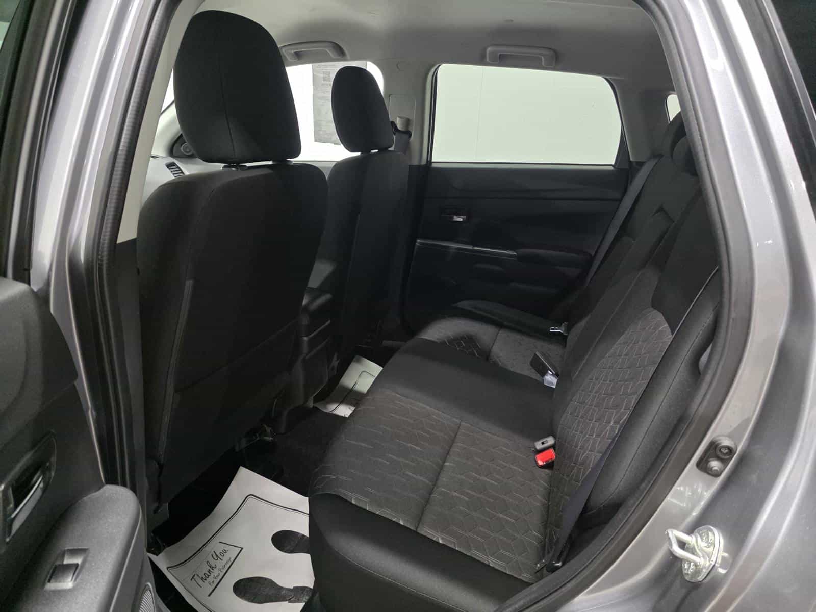 2023 Mitsubishi RVR SE - Image 17