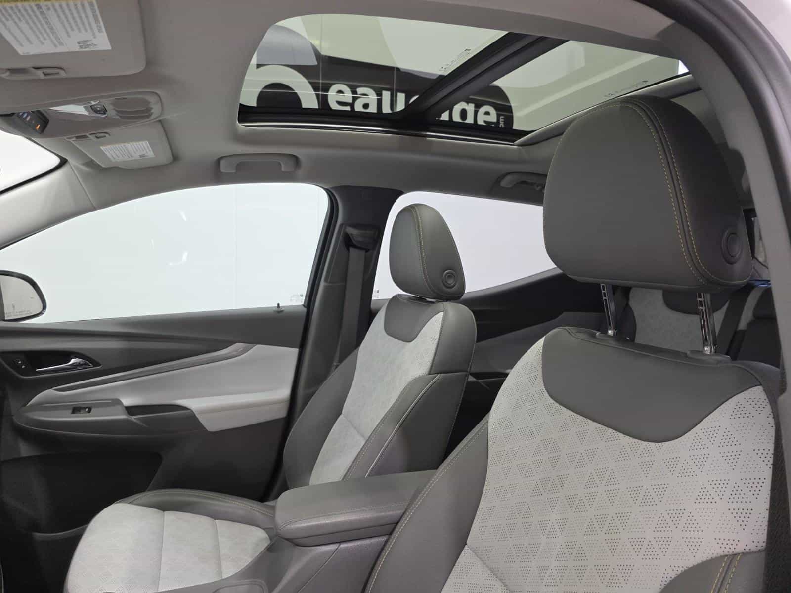 2022 Chevrolet Bolt EUV Premier - Image 20