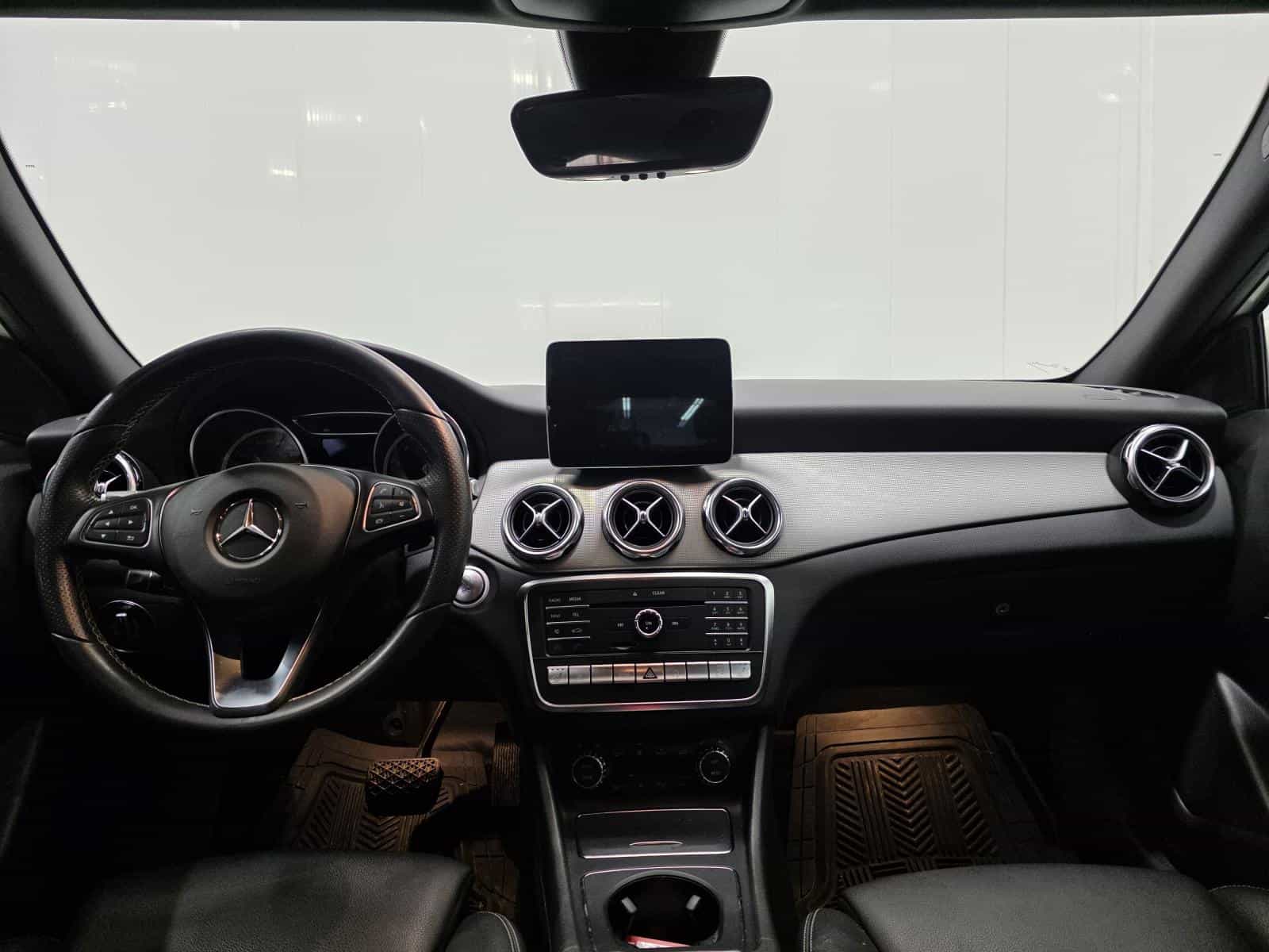 2018 Mercedes-Benz GLA-Class GLA250 - Image 10